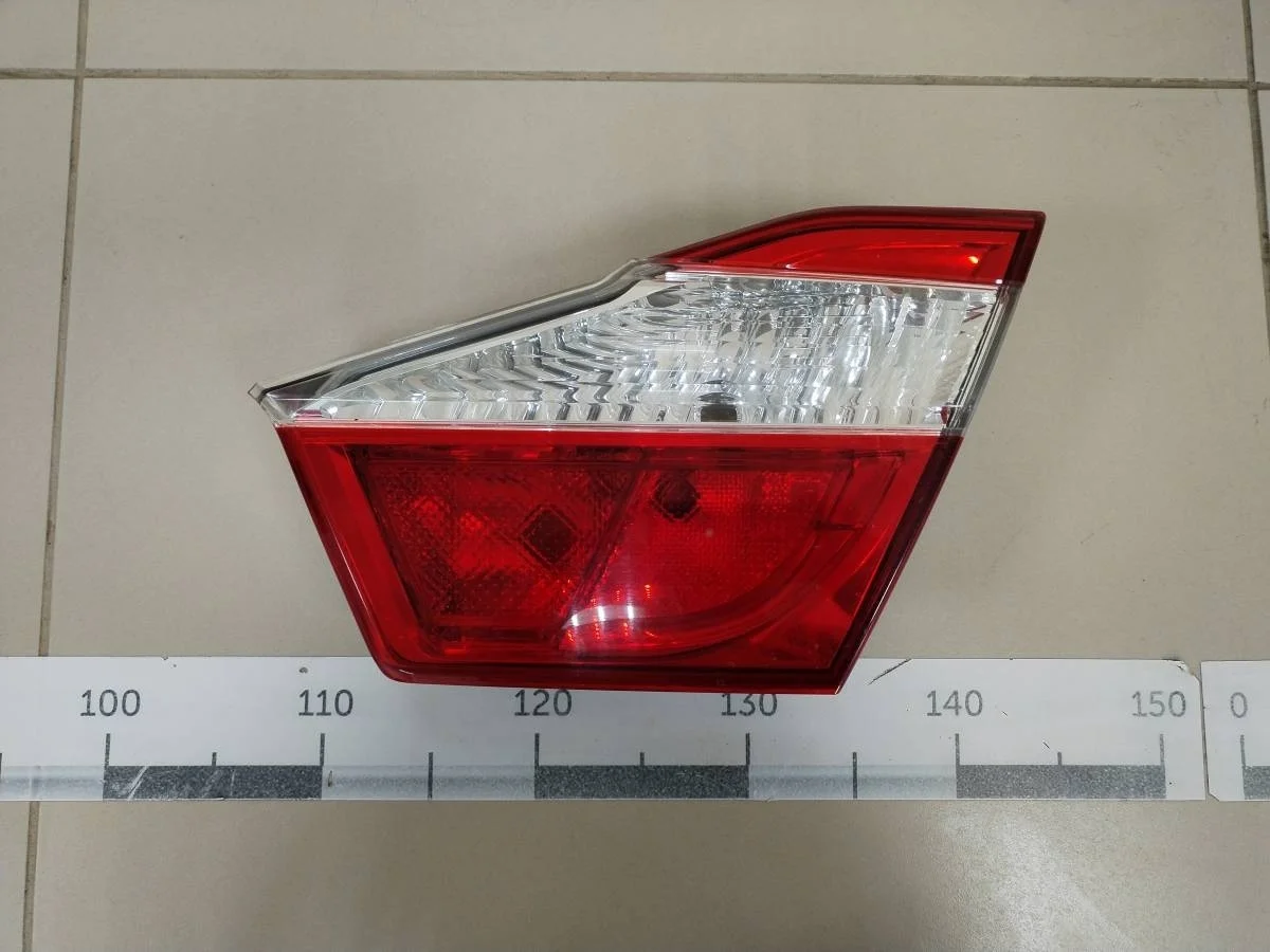 Фонарь задний внутренний правый Toyota Camry V50 2011-2017