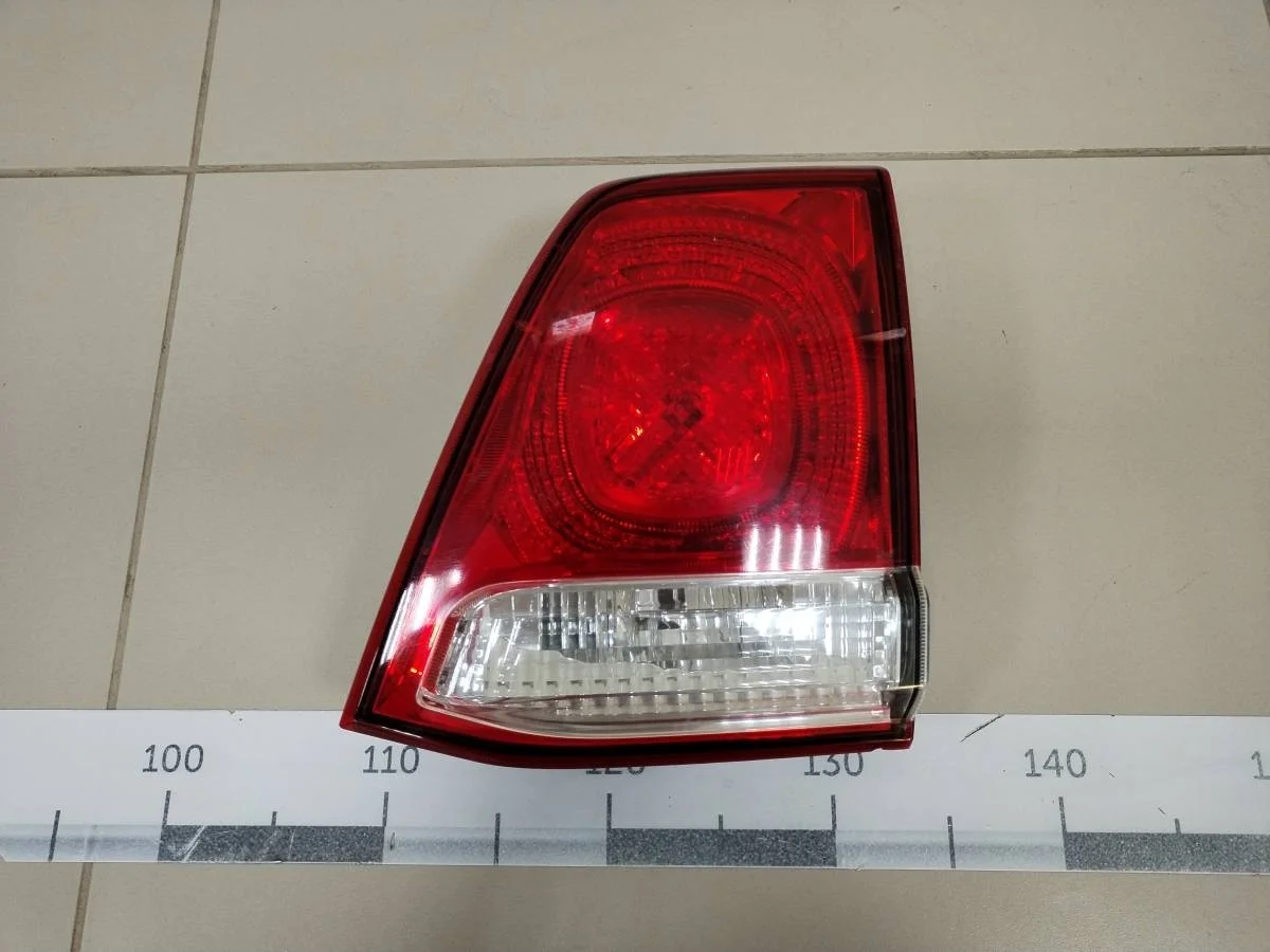 Фонарь задний внутренний правый Toyota Land Cruiser J200 2007-2015