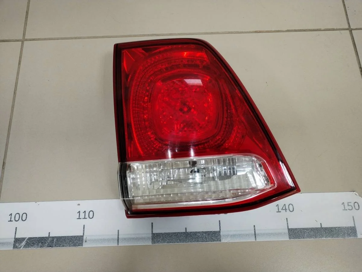Фонарь задний внутренний левый Toyota Land Cruiser J200 2007-2015
