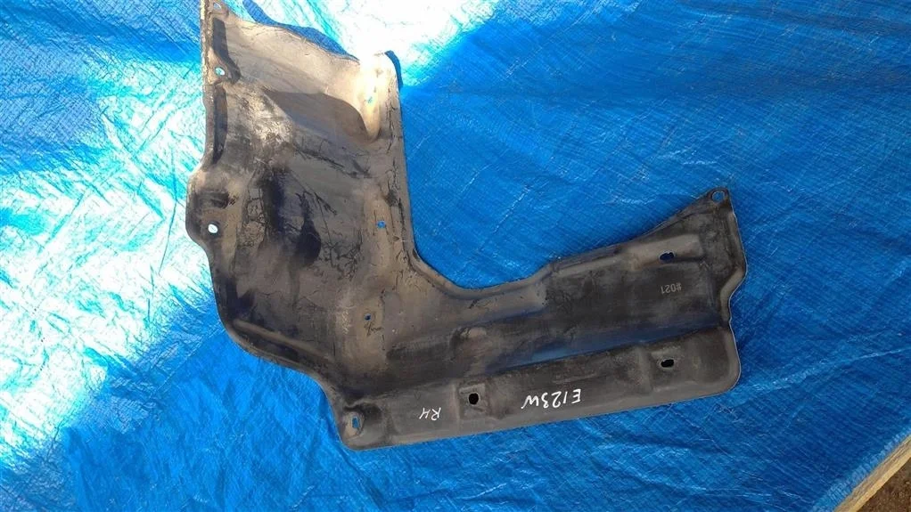 Б.у. пыльник двигателя TOYOTA COROLLA E120 TOYOTA COROLLA E120