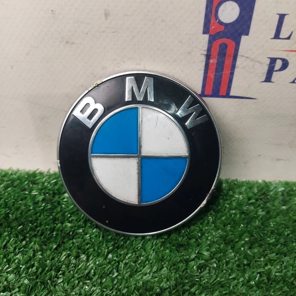 Эмблема BMW E90