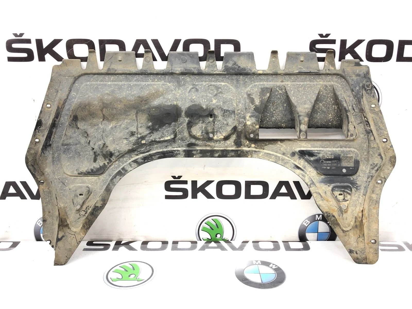 Пыльник двигателя Skoda Octavia 2010 1K0825237J A5 (1Z) 1.8 CDAB