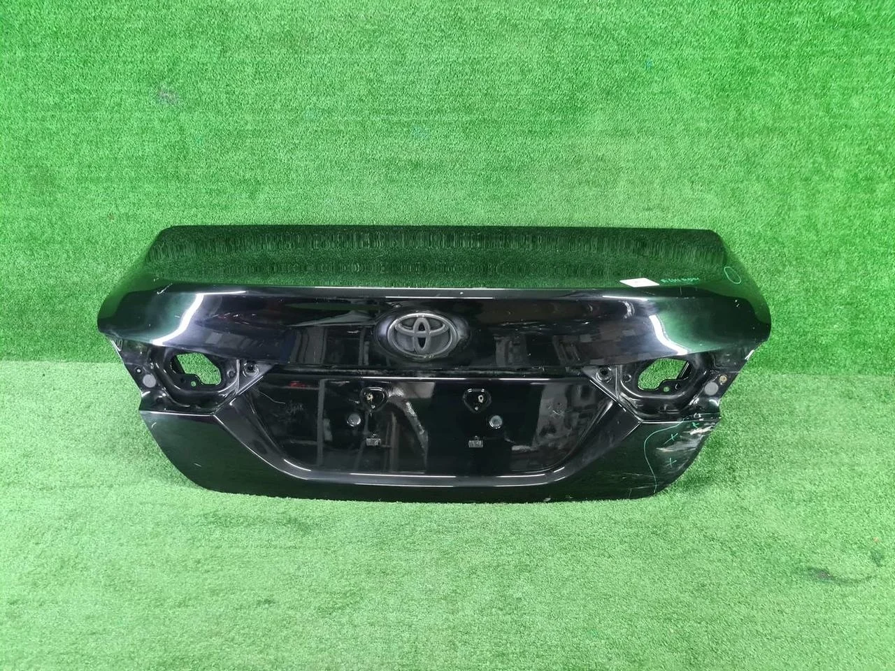 Крышка багажника Toyota Camry 8 Xv70 (2017-2021)