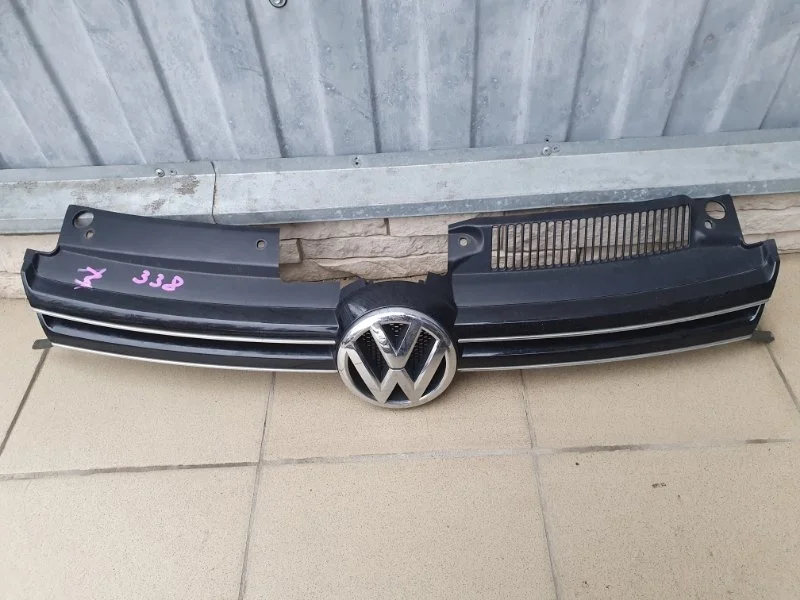 Решетка радиатора Volkswagen Golf 2008-2012 6(5ХБ)
