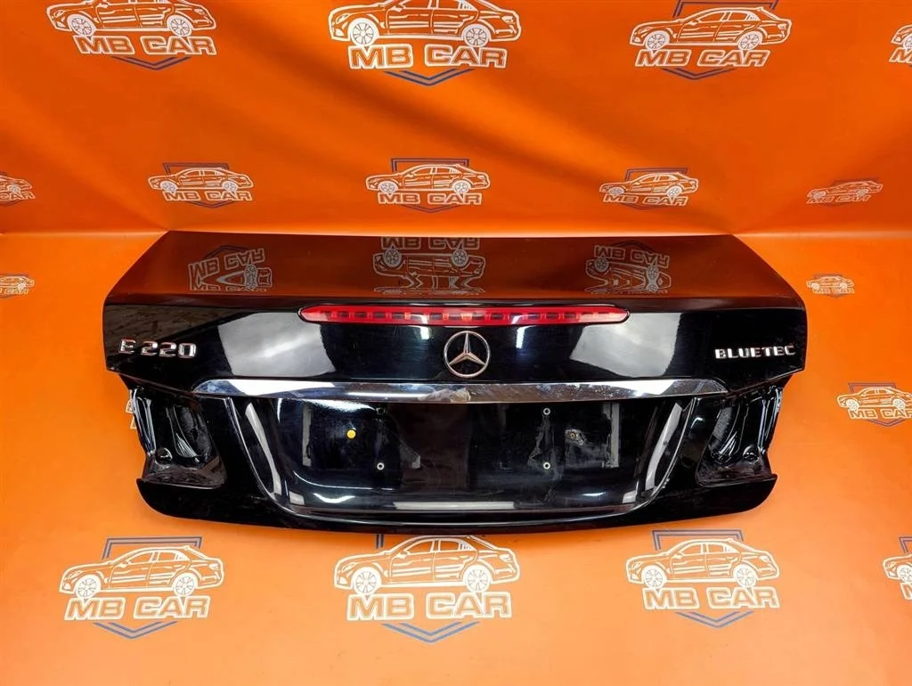 Крышка багажника Mercedes-Benz