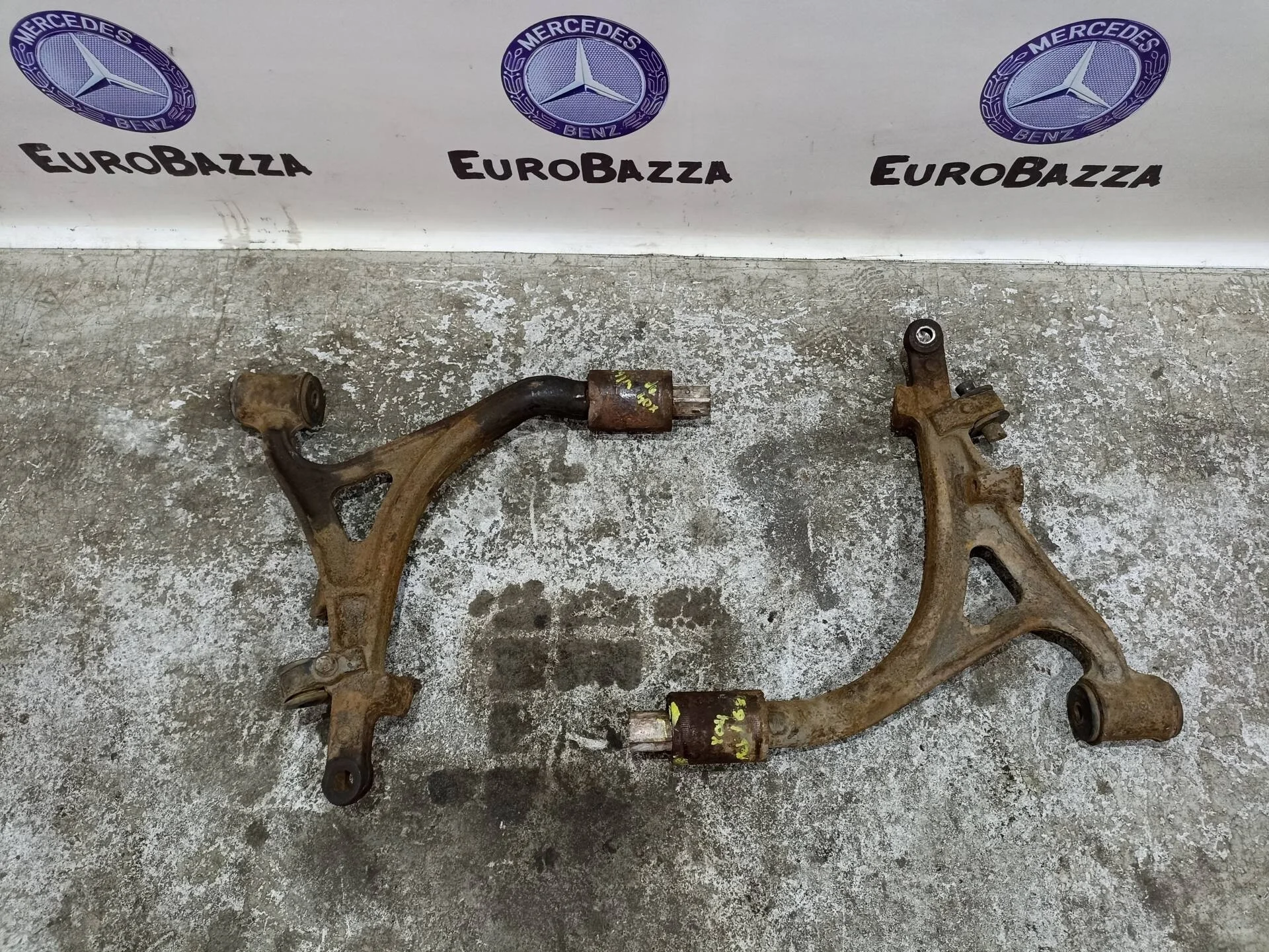 Поперечный рычаг передний нижний Mercedes W163