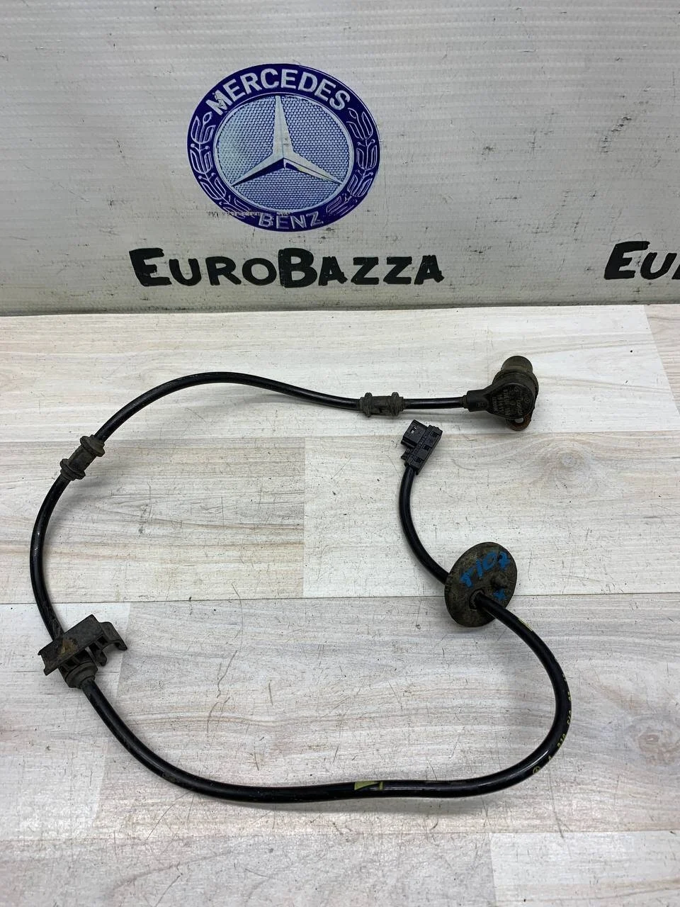 Датчик ABS задний правый на Mercedes W210