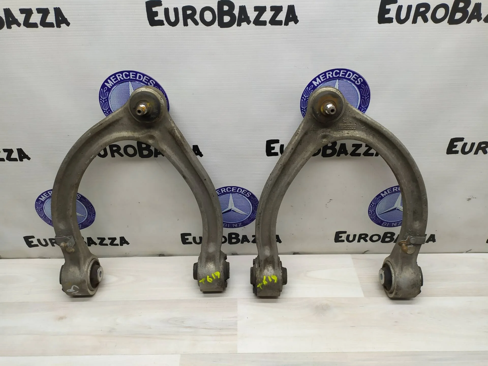 Рычаг передний верхний Mercedes W221