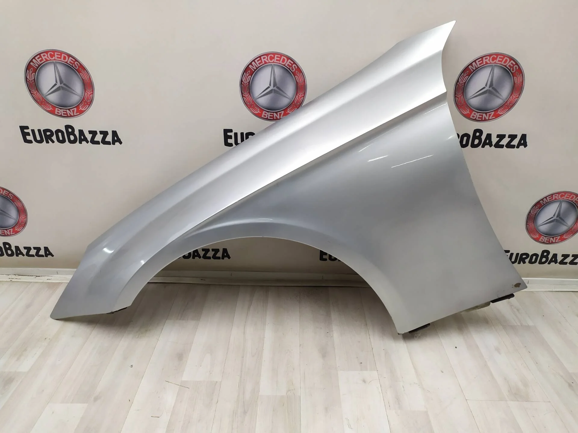 Крыло переднее левое Mercedes W219