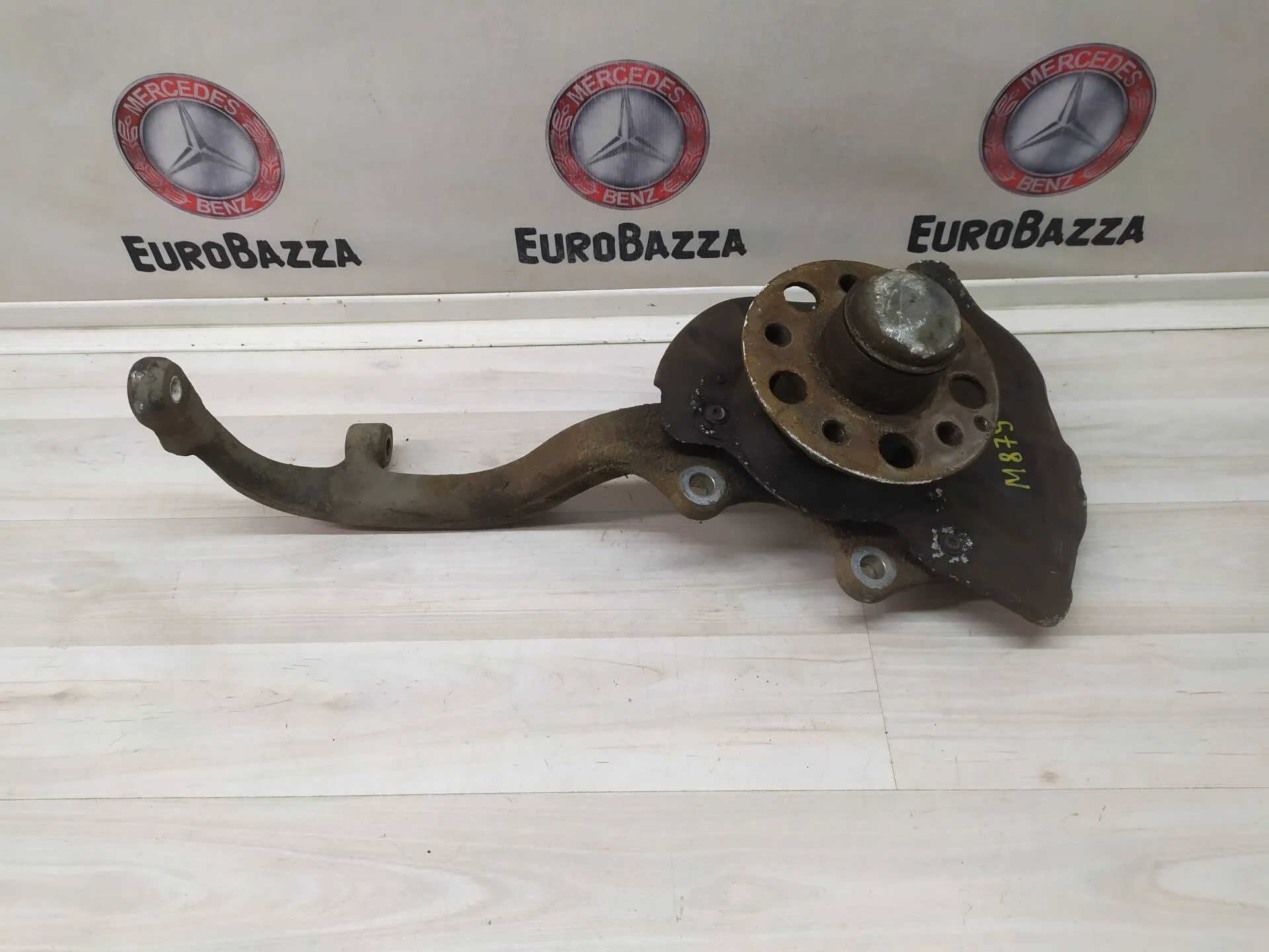 Поворотный кулак левый Mercedes W221