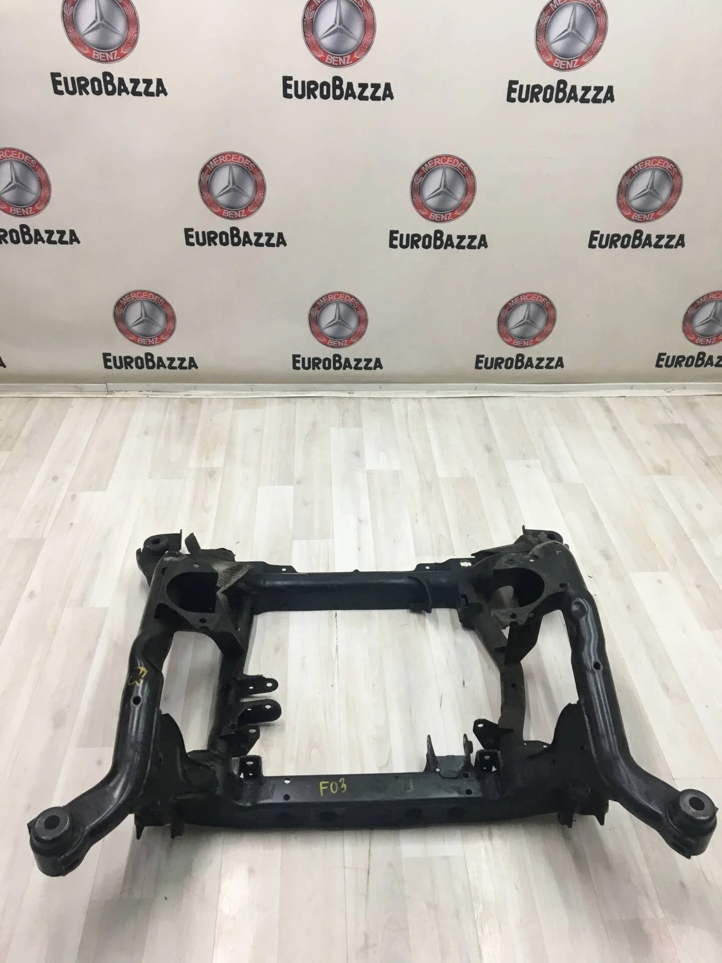 Подрамник передний Mercedes W251