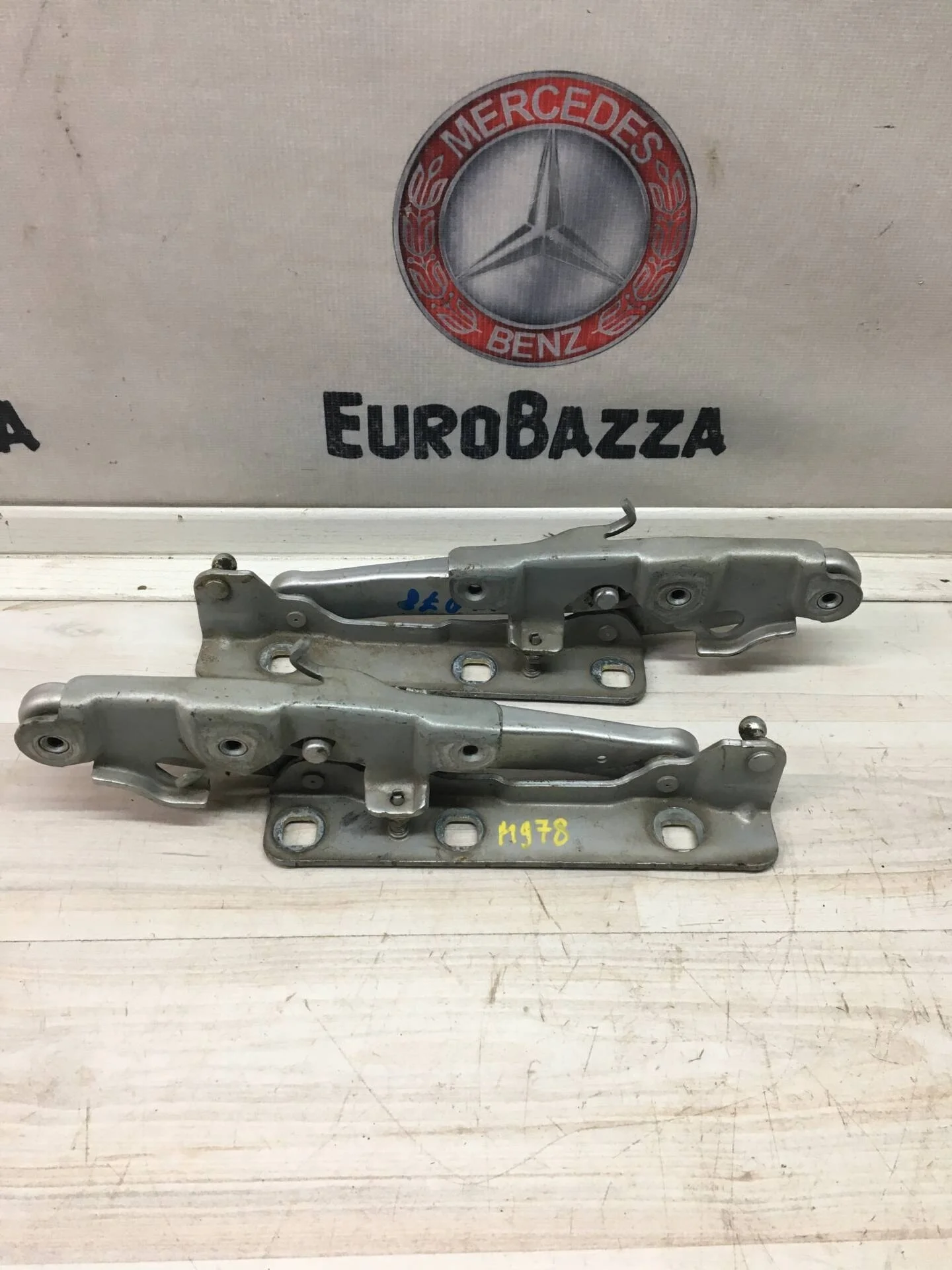 Петля капота Mercedes W219