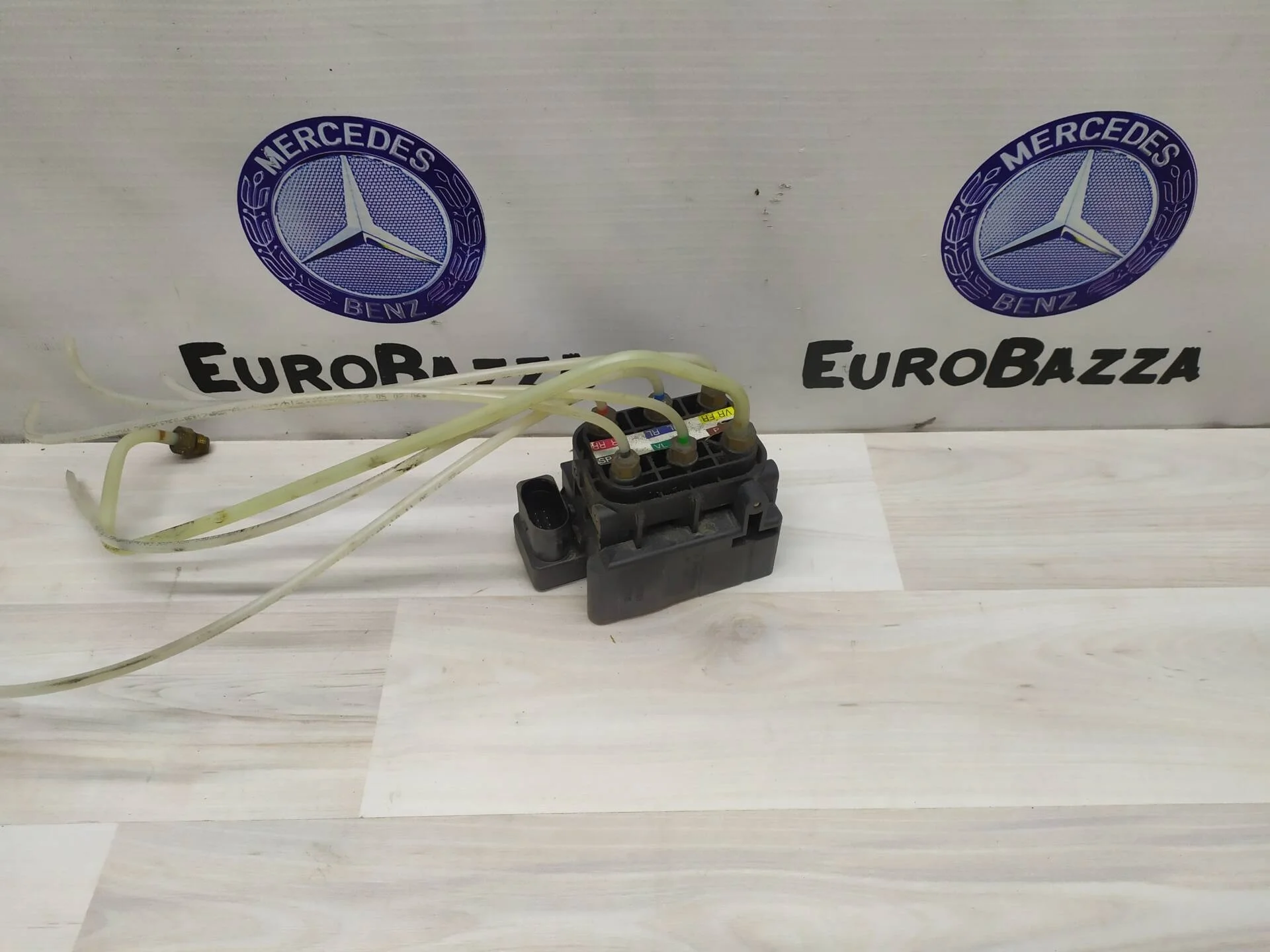 Блок клапанов подвески Mercedes X164