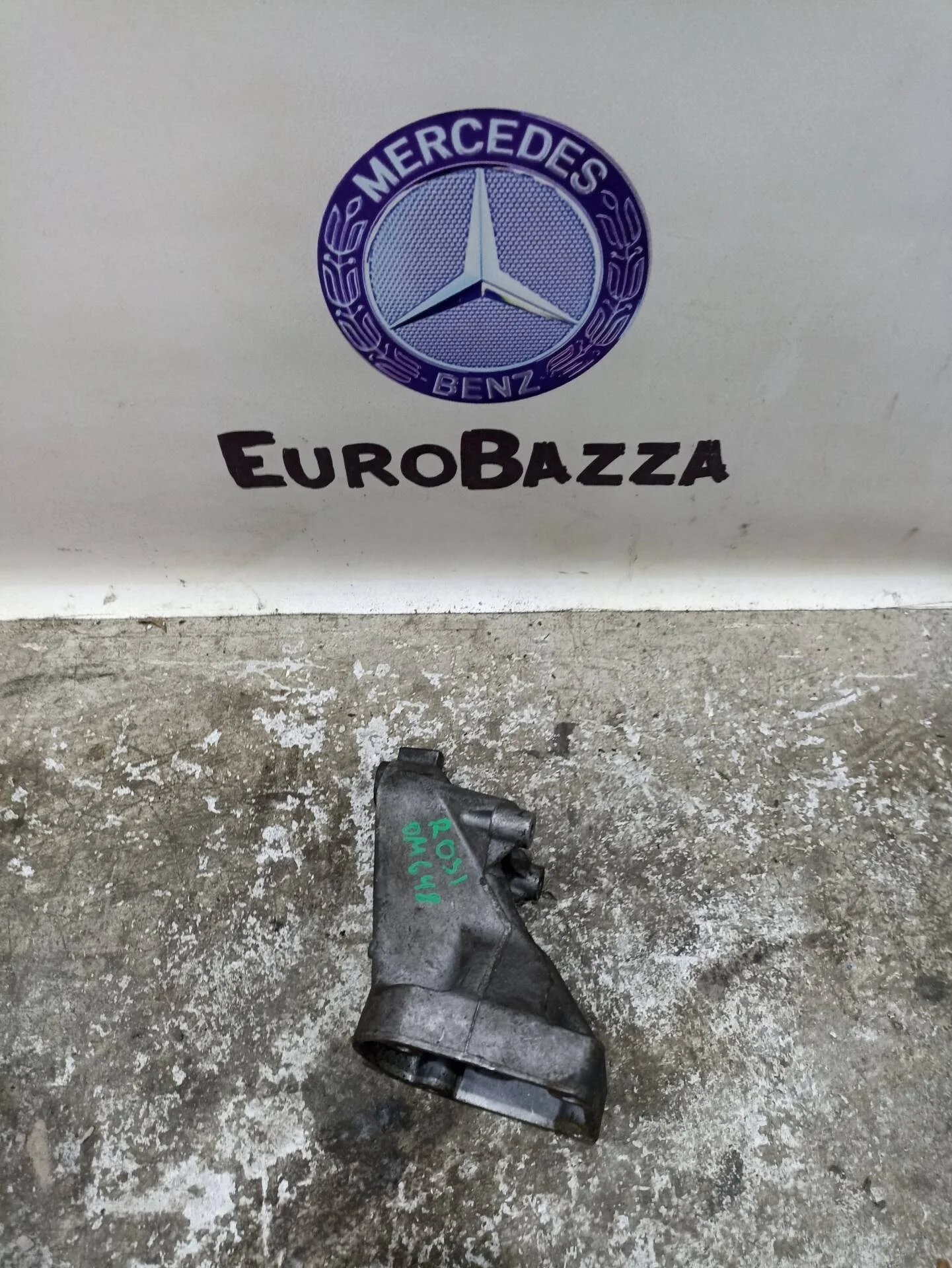 Кронштейн двигателя левый Mercedes Om648