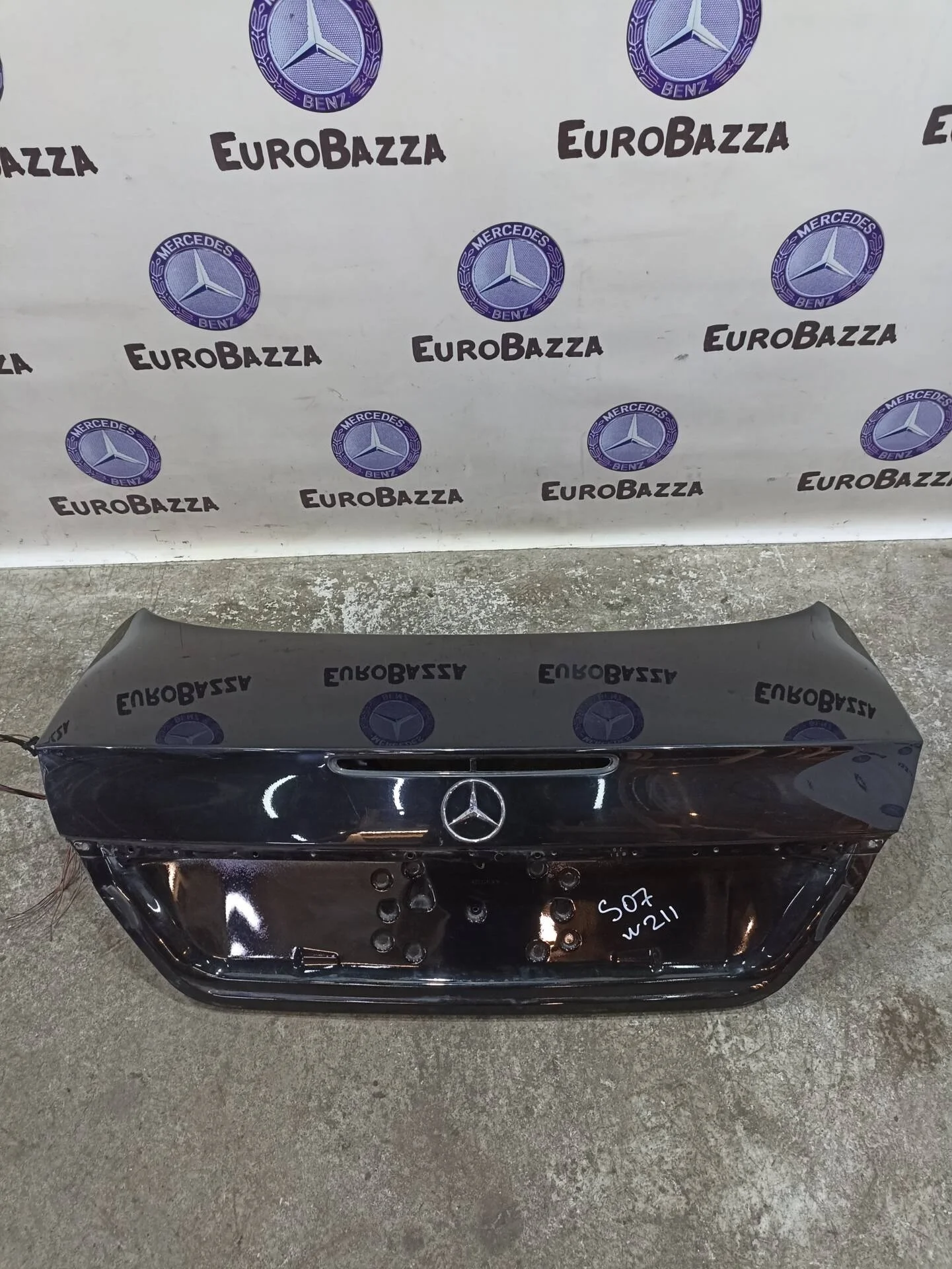 Крышка багажника Mercedes W211