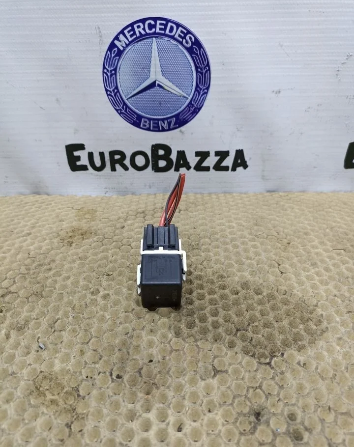 Реле бензонасоса Mercedes W211