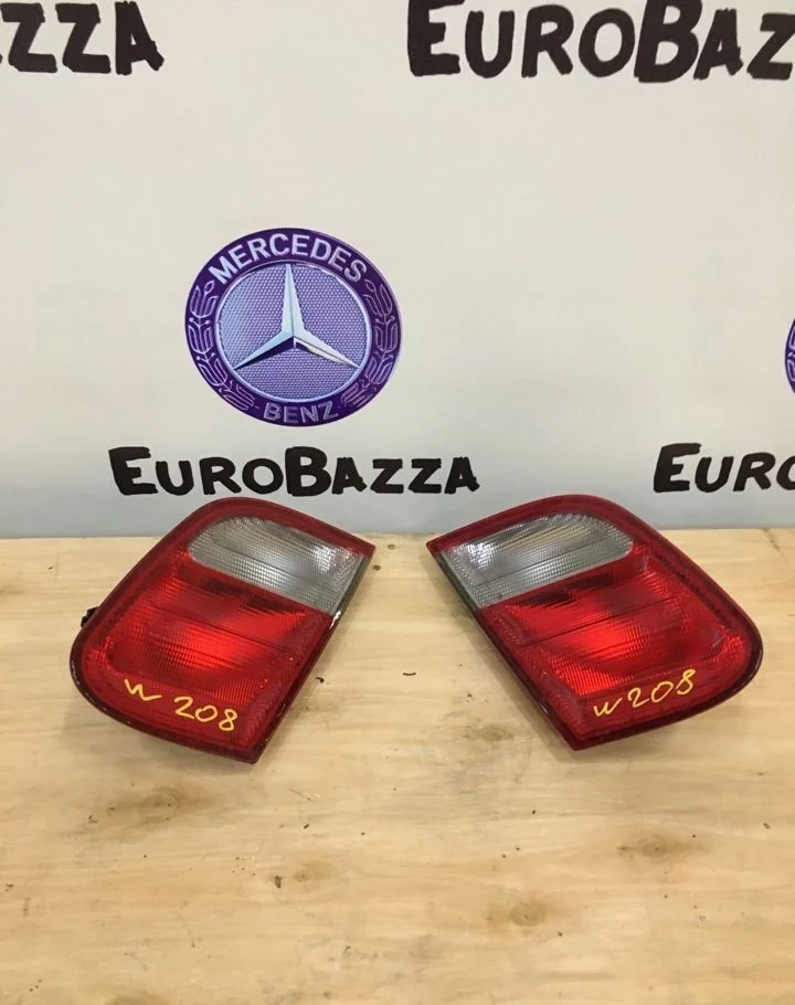 Фонарь задний Mercedes W208