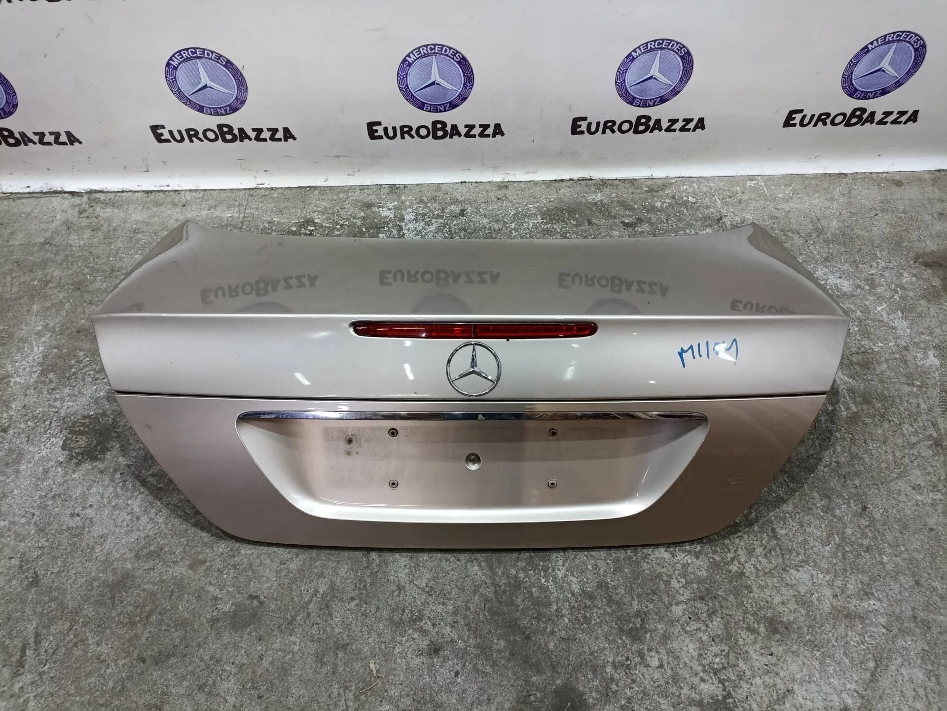 Крышка багажника Mercedes W211