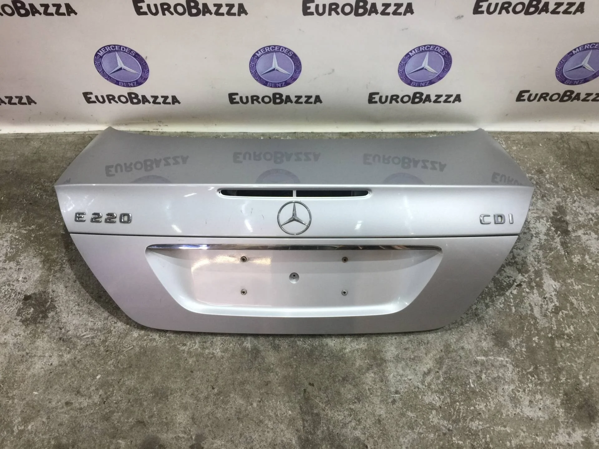 Крышка багажника Mercedes W211