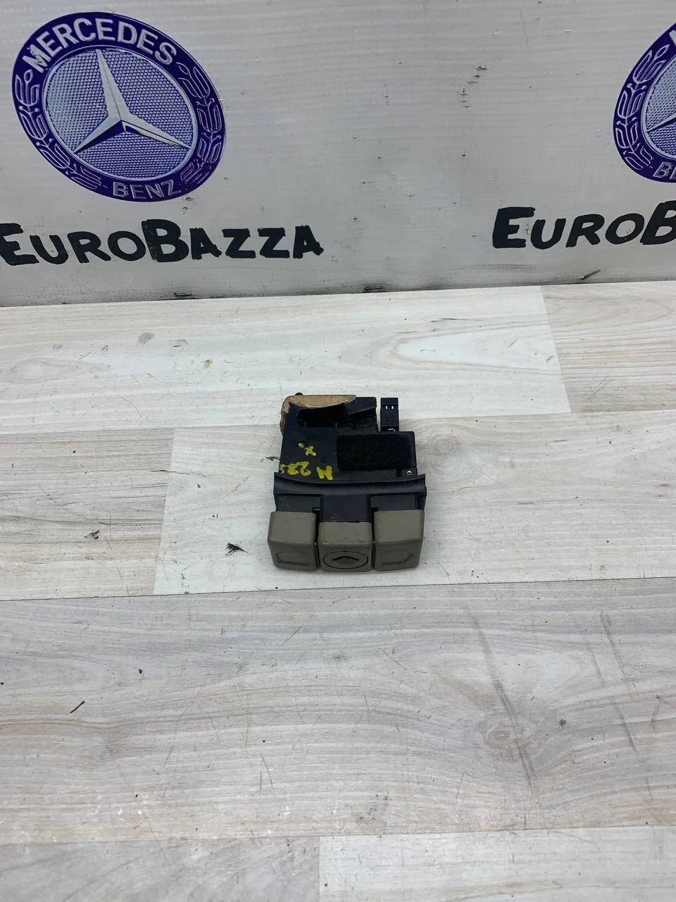Замок бардачка Mercedes W140