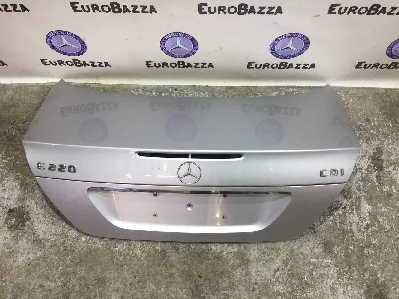 Крышка багажника Mercedes W211