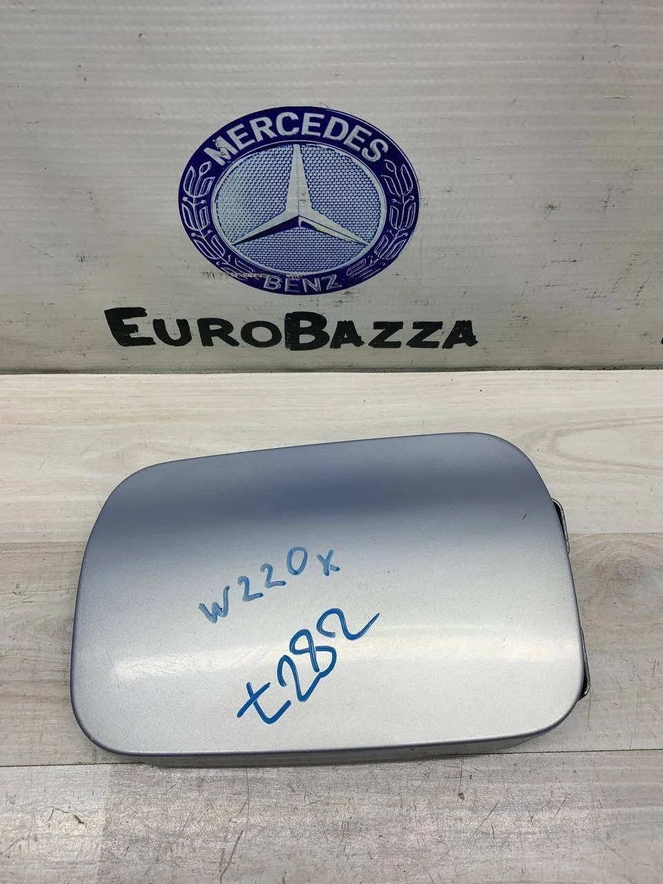Лючок бензобака Mercedes W220