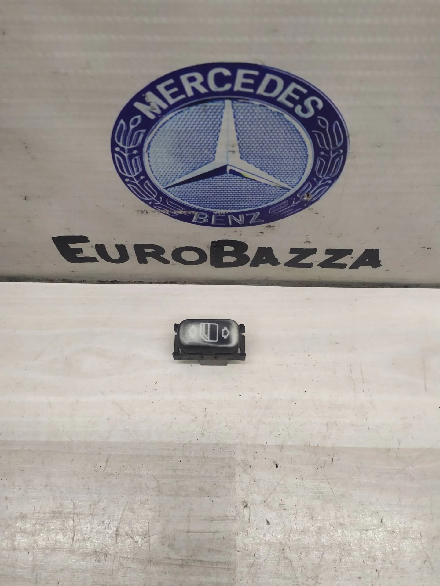 Кнопка стеклоподьемника Mercedes R170