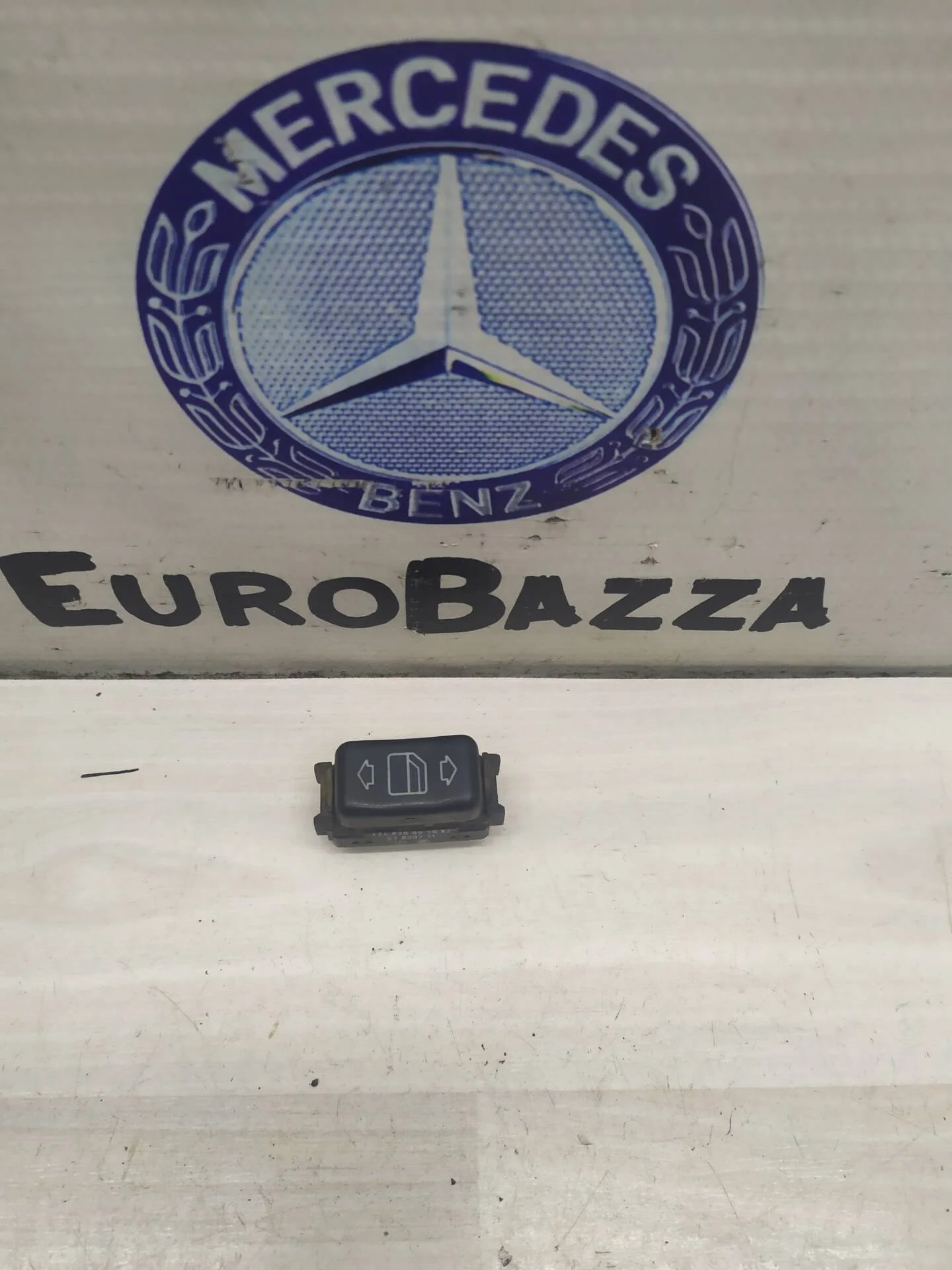 Кнопка стеклоподьемника Mercedes W124