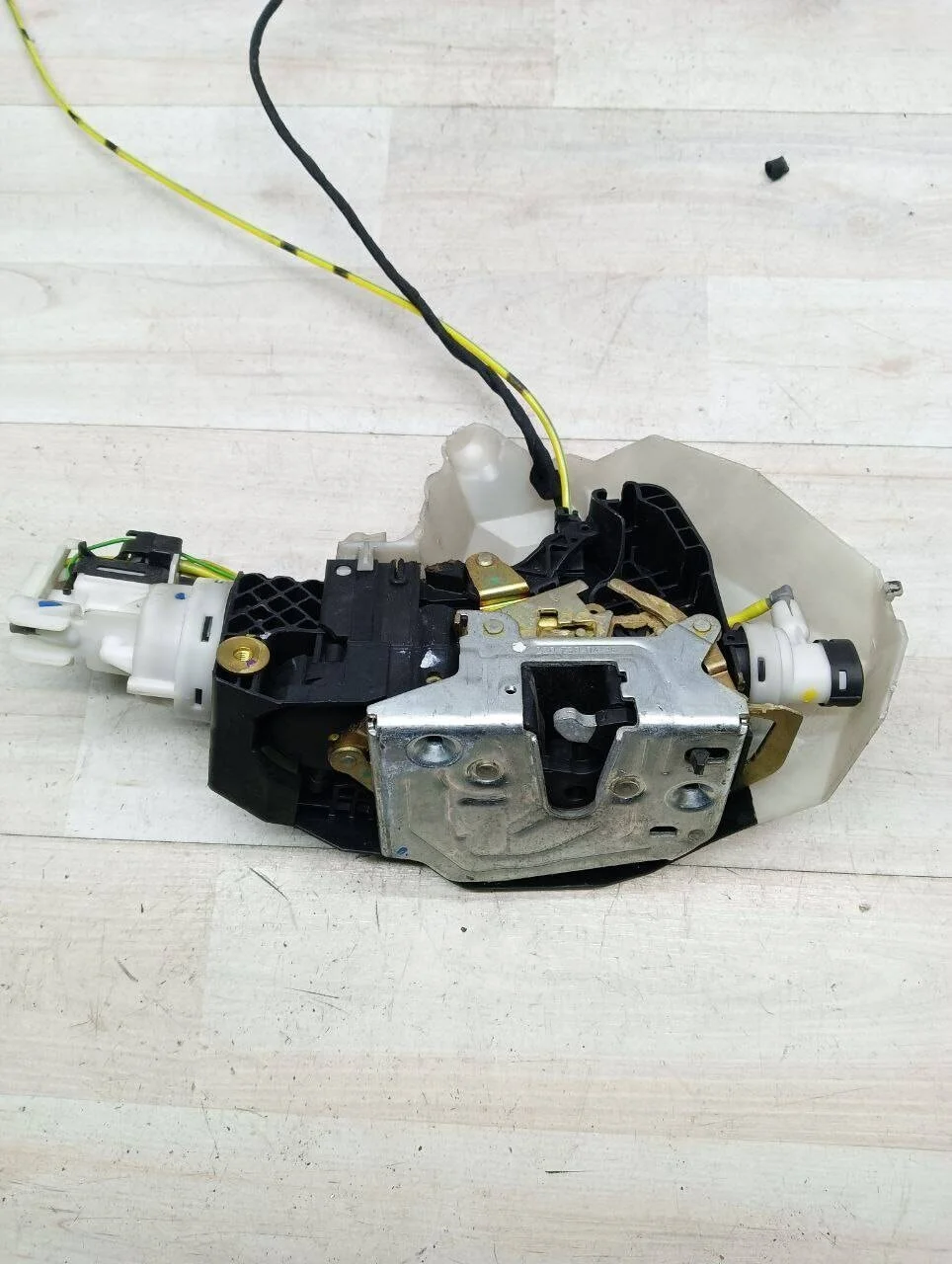 Замок задней правой двери Mercedes W220