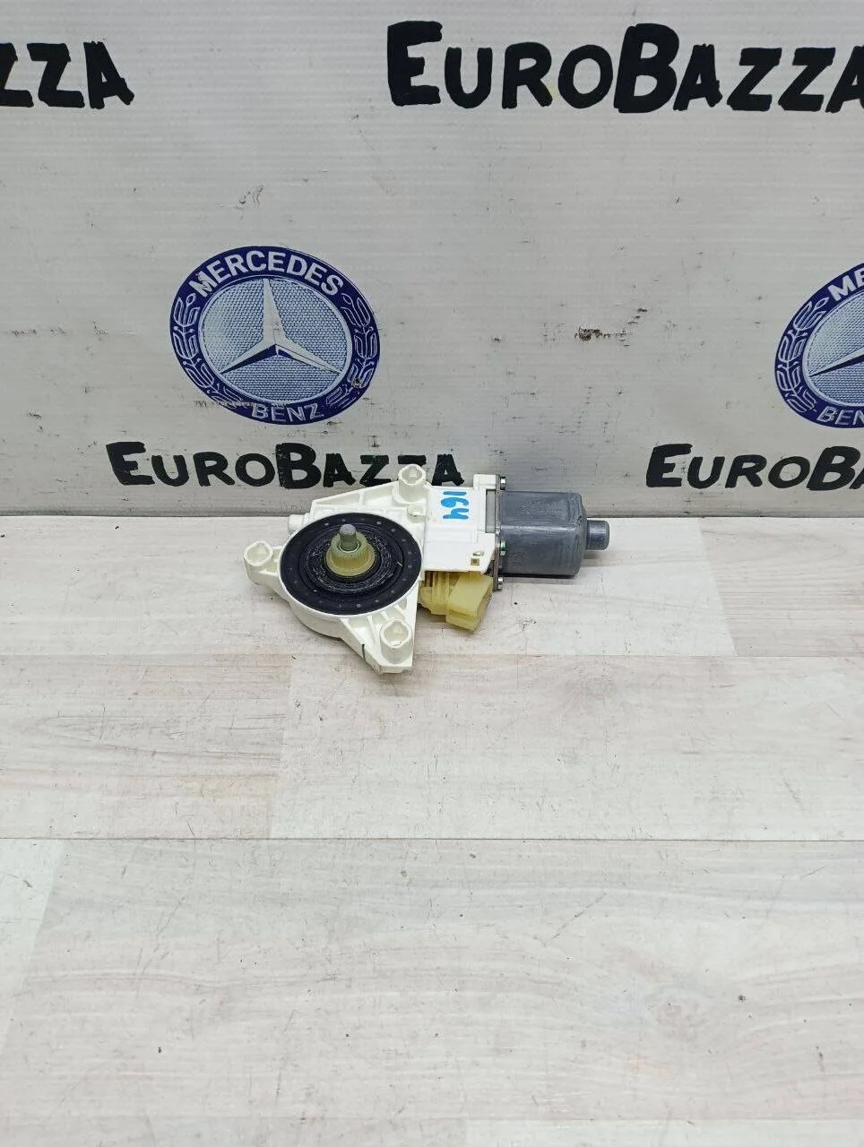 Моторчик заднего стеклоподъемника Mercedes W164