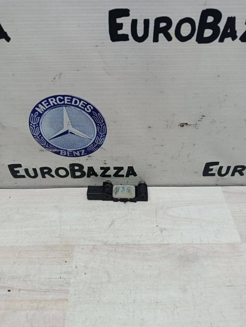 Датчик удара боковой Mercedes W220
