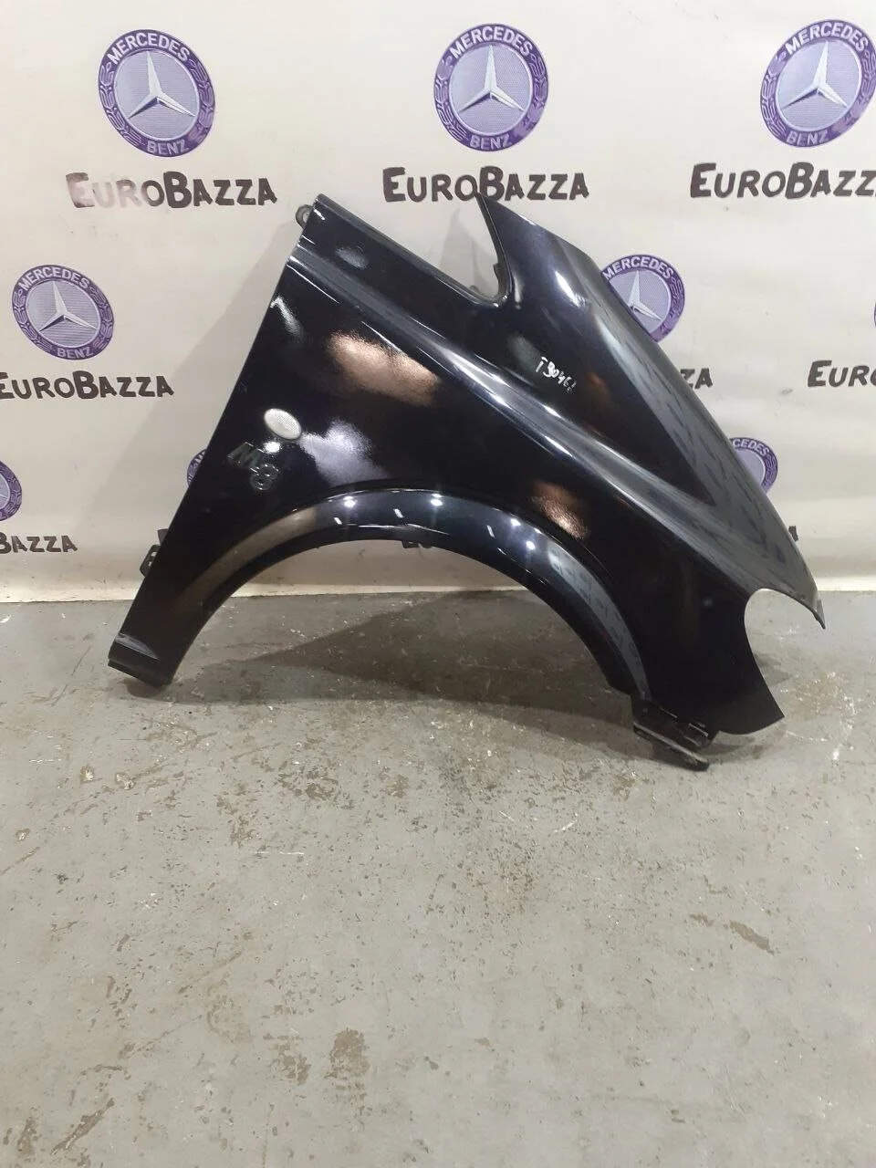 Крыло переднее правое Mercedes W639 Vito