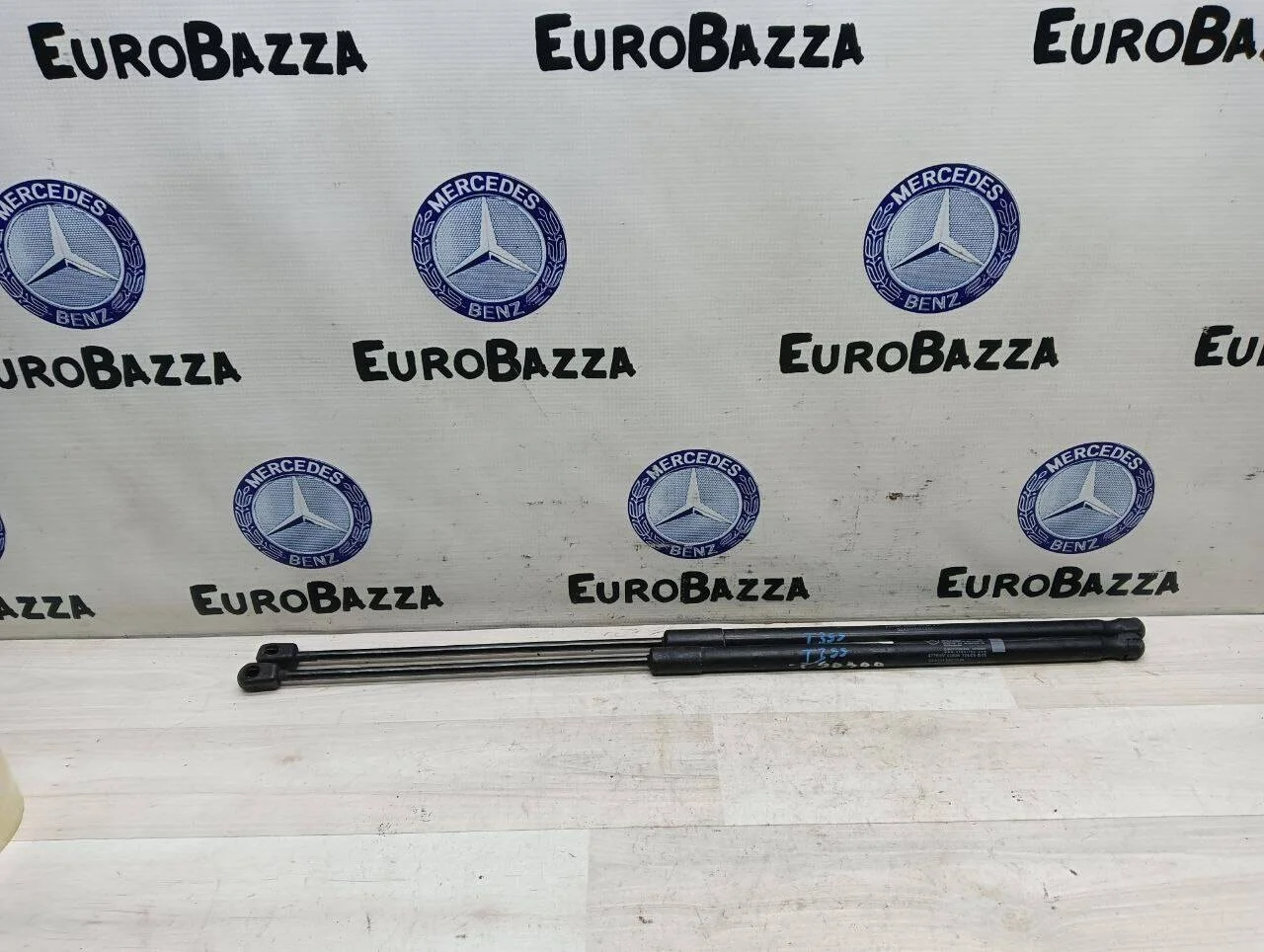 Амортизатор капота Mercedes W204