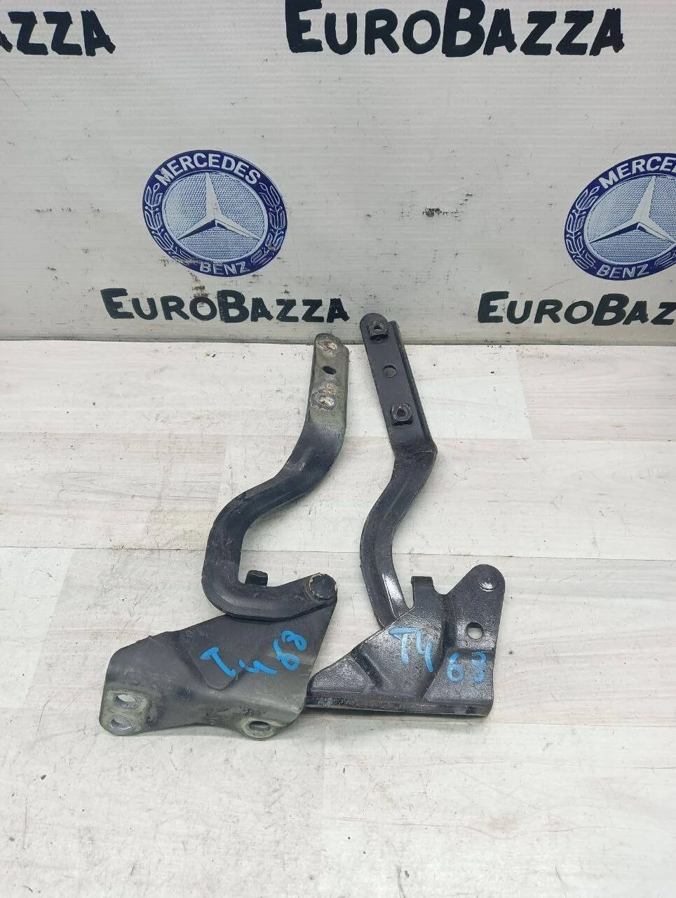 Петля капота Mercedes W639 Vito