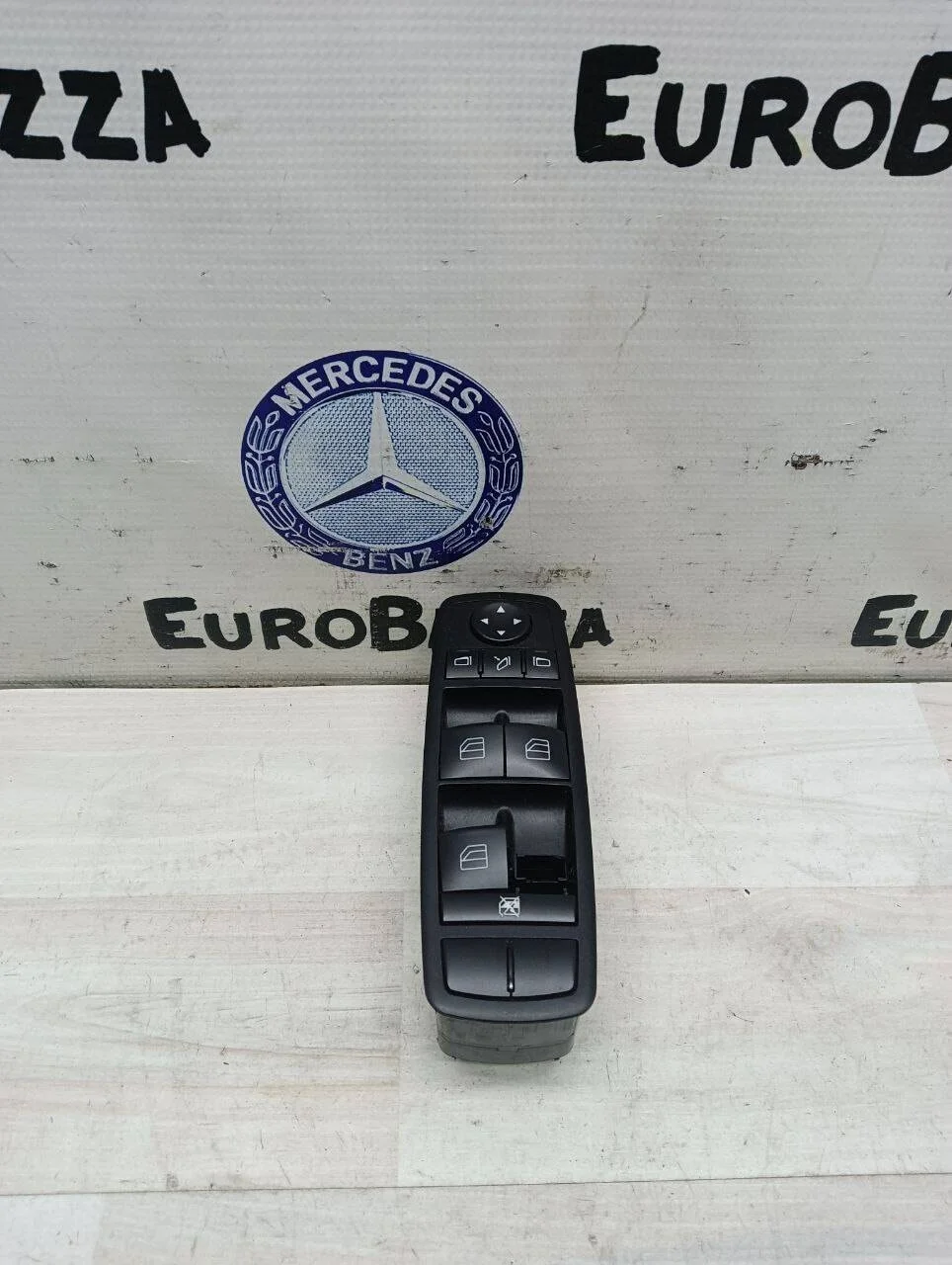Блок кнопок стеклоподъемников Mercedes W164