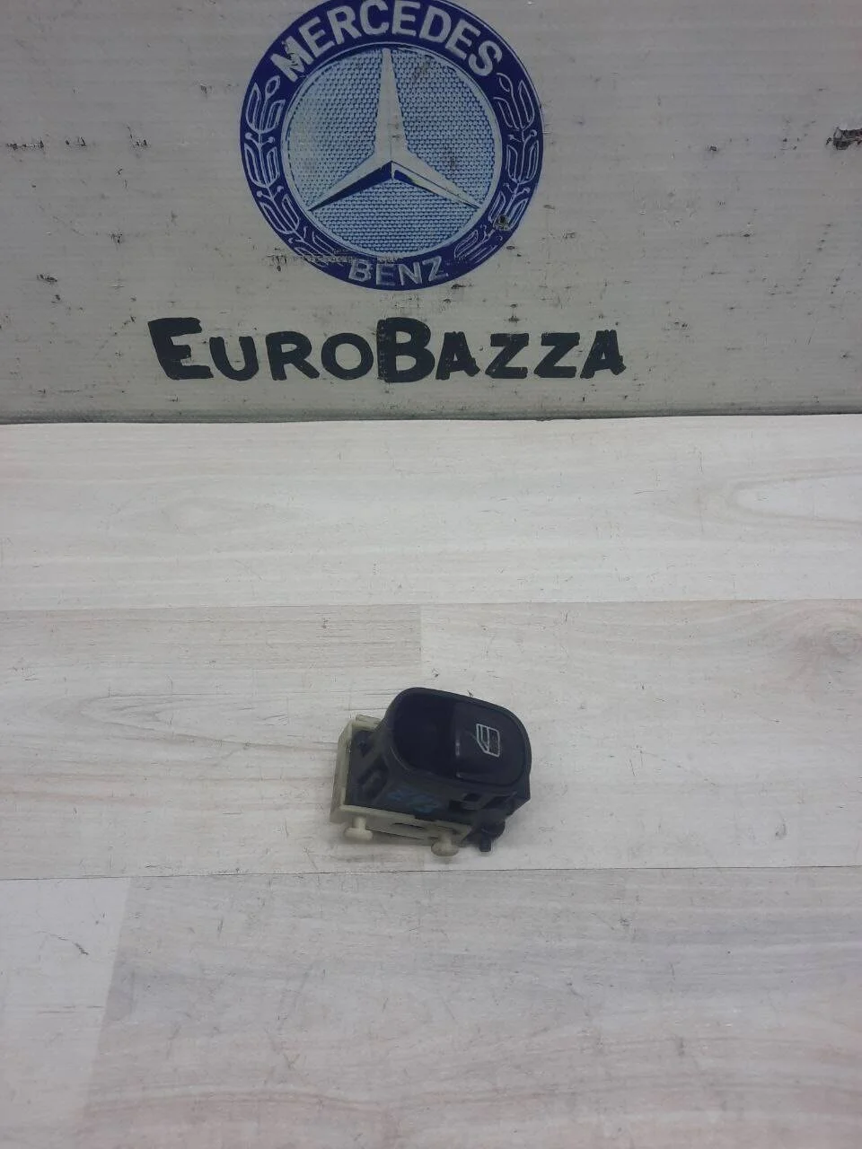 Кнопка стеклоподъемника Mercedes W203