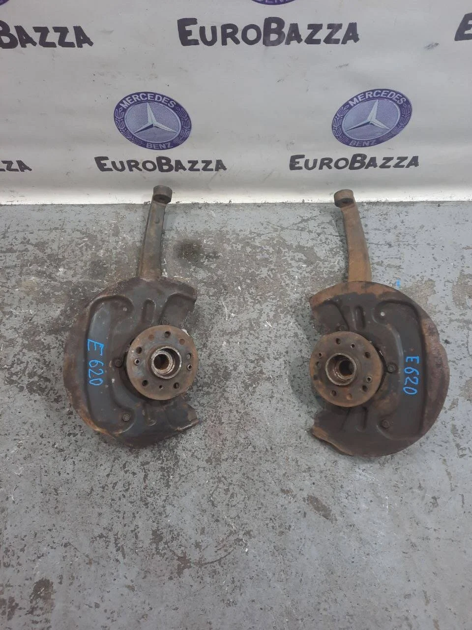 Передний поворотный кулак Mercedes W251