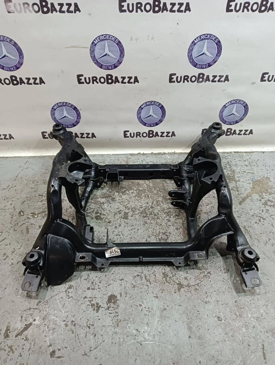 Подрамник передний Mercedes W251
