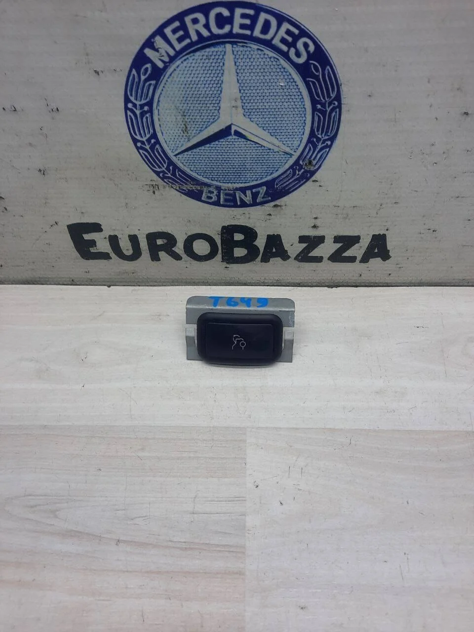 Кнопка открывания багажника Mercedes W204