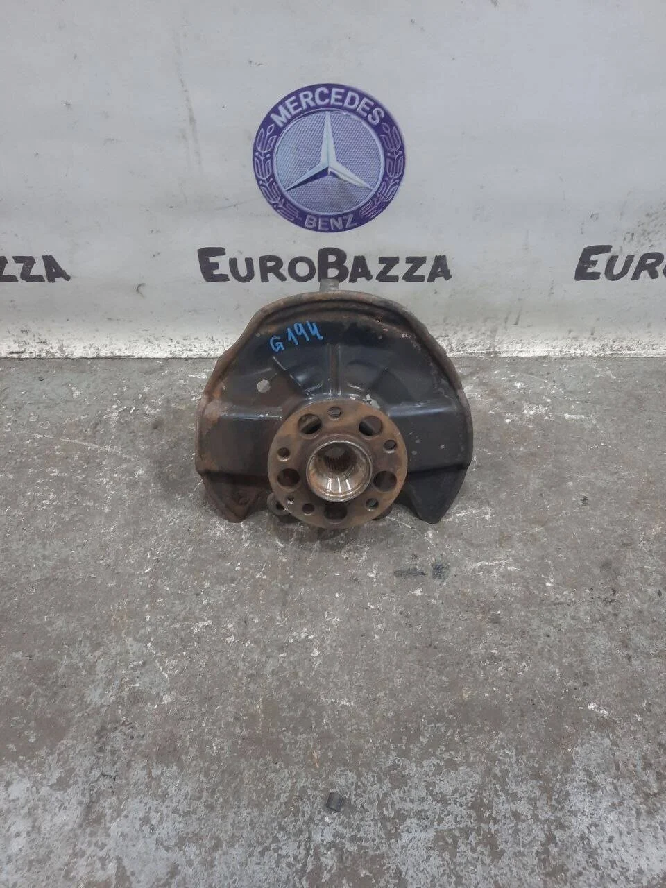 Поворотный кулак передний левый Mercedes W245