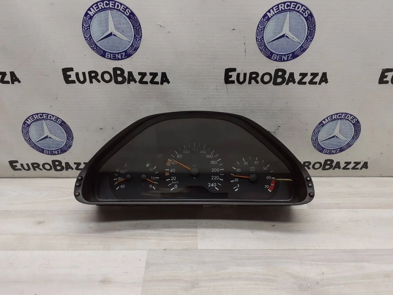 Приборная панель Mercedes W210