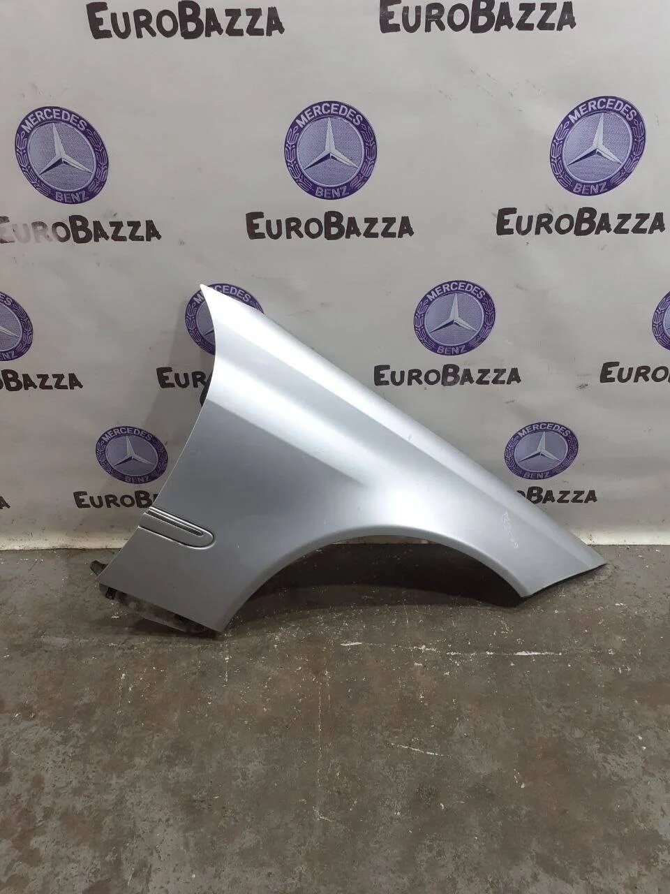 Крыло переднее правое Mercedes W203 Conversion