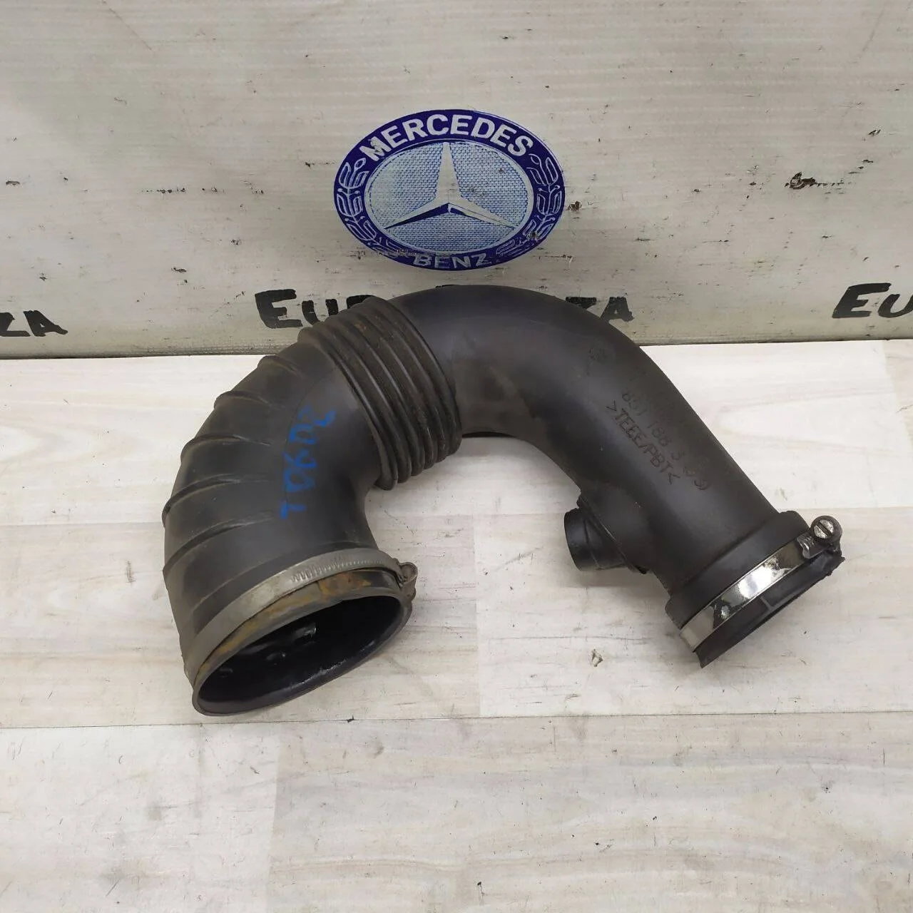 Патрубок корпуса воздушного фильтра Mercedes Om648