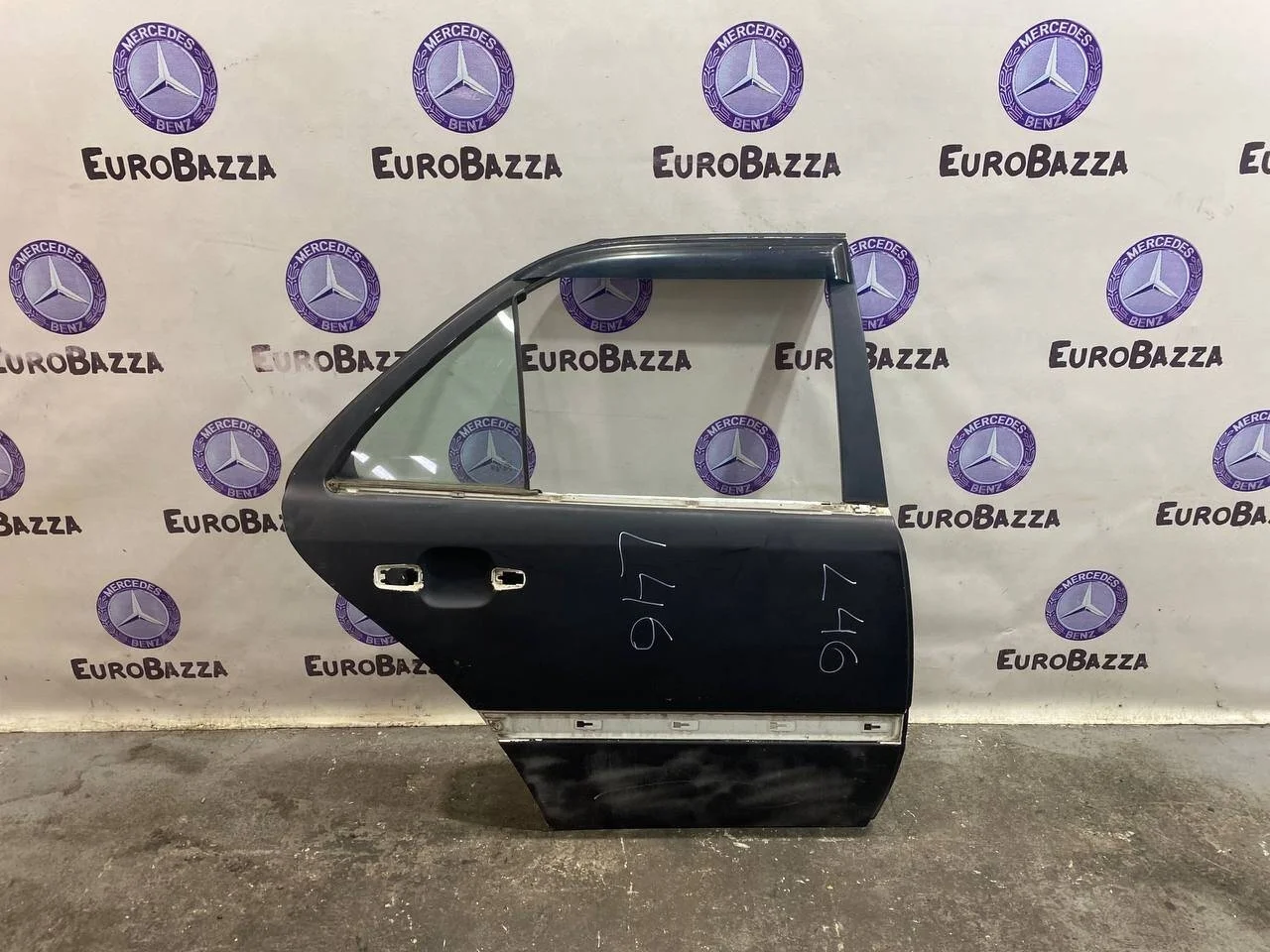 Дверь задняя правая Mercedes W202