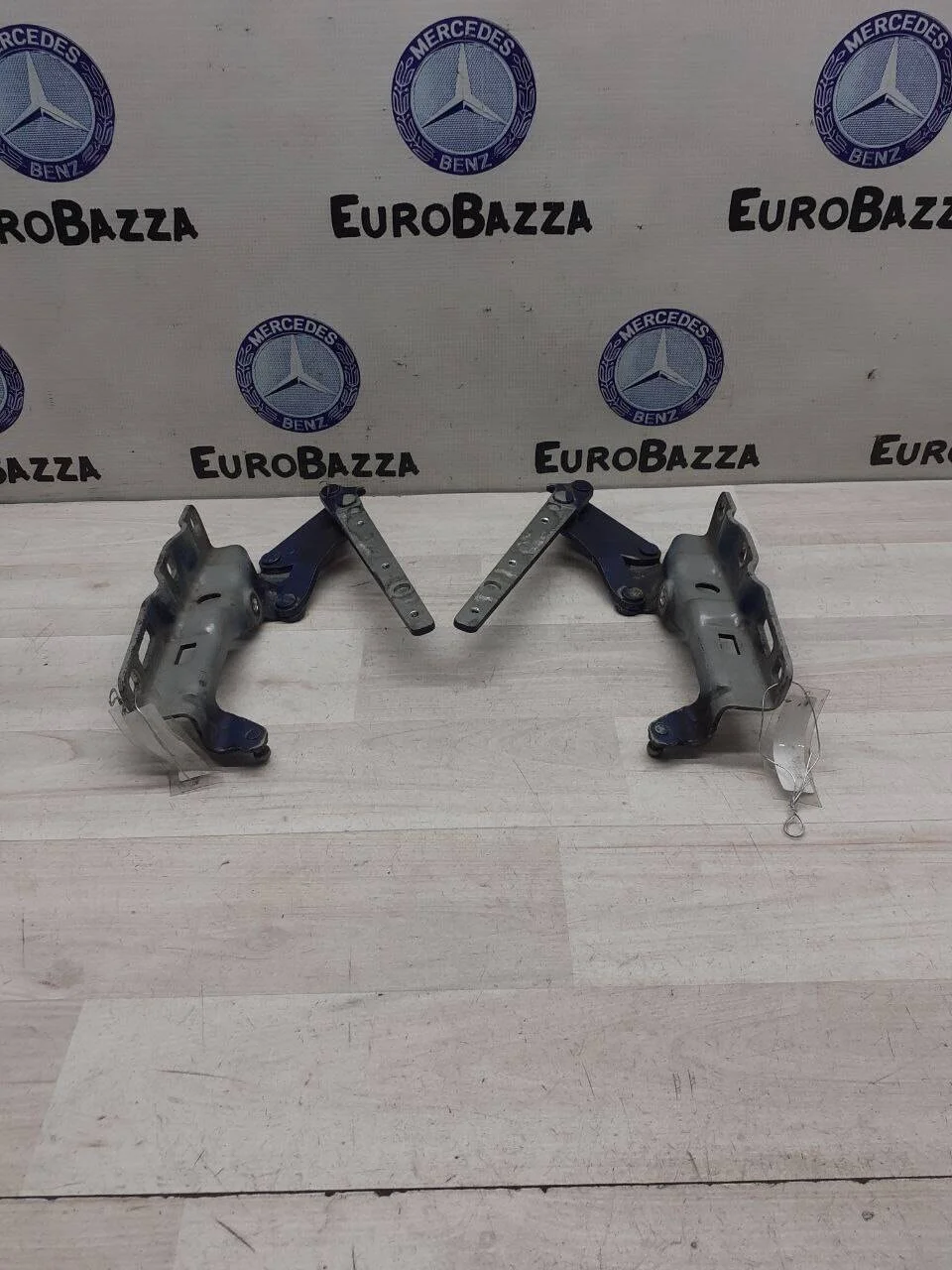 Петля капота Mercedes W203 Coupe