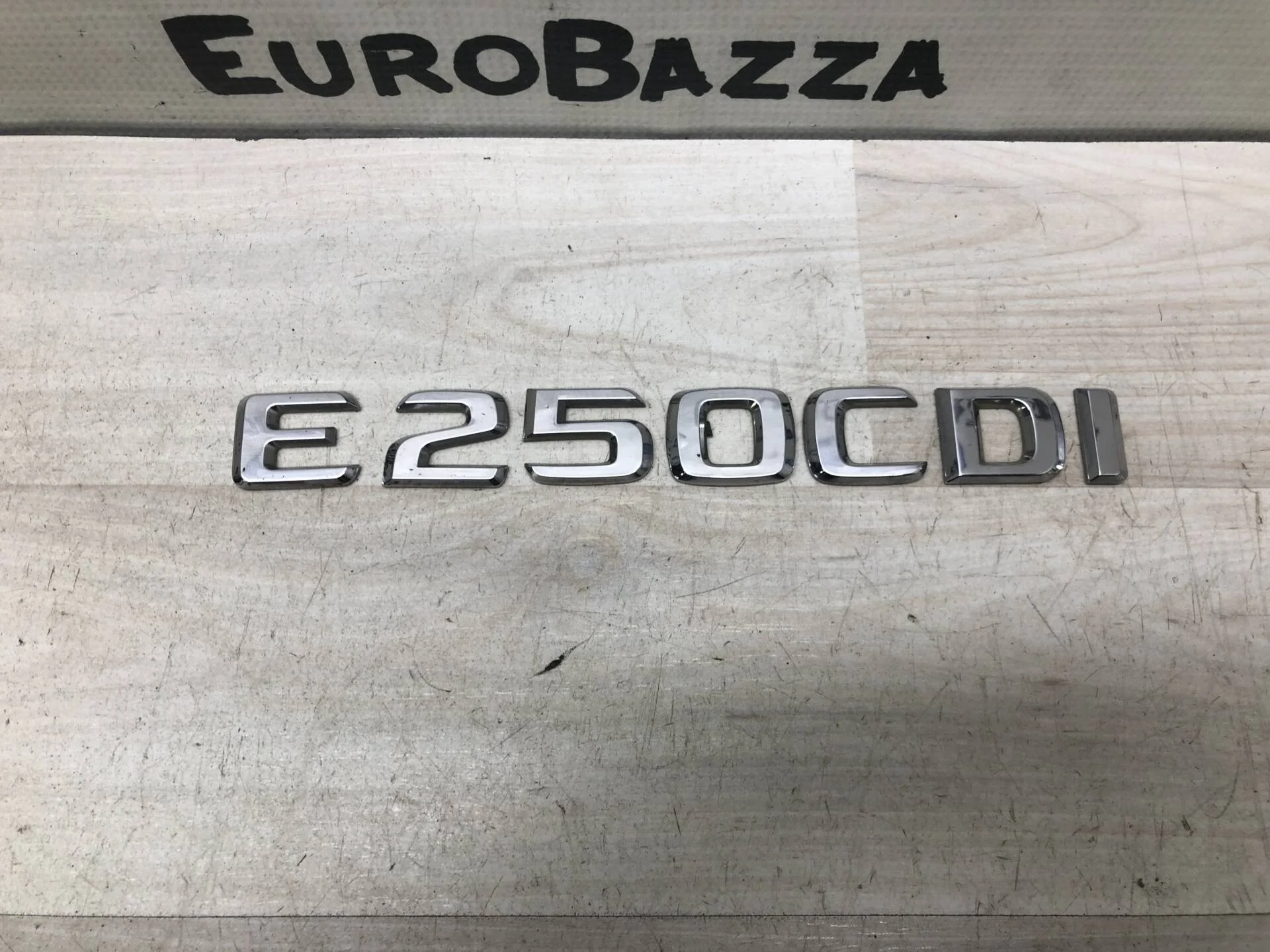 Шильдик Mercedes E250CDI