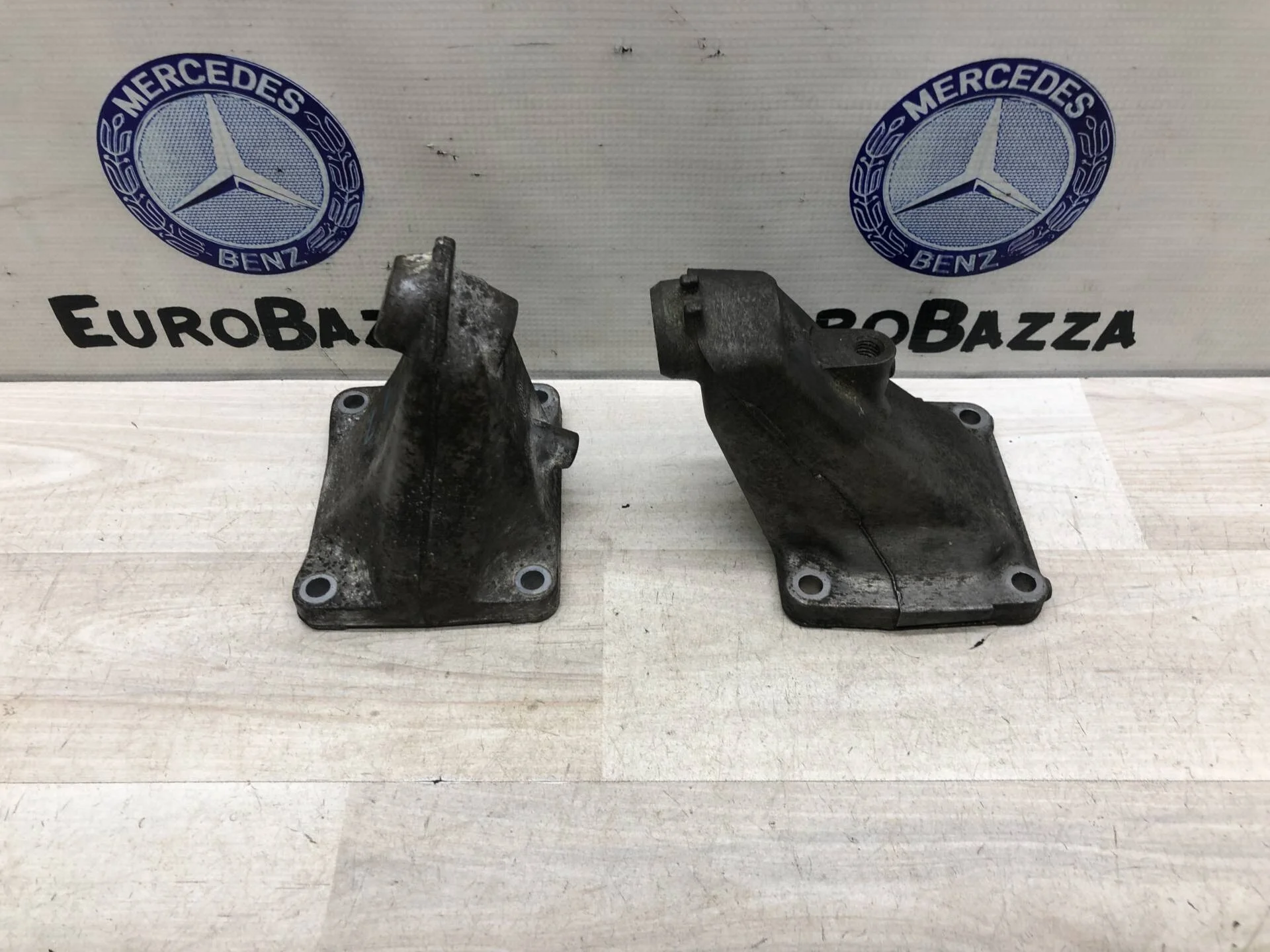 Кронштейн опоры двигателя Mercedes М111