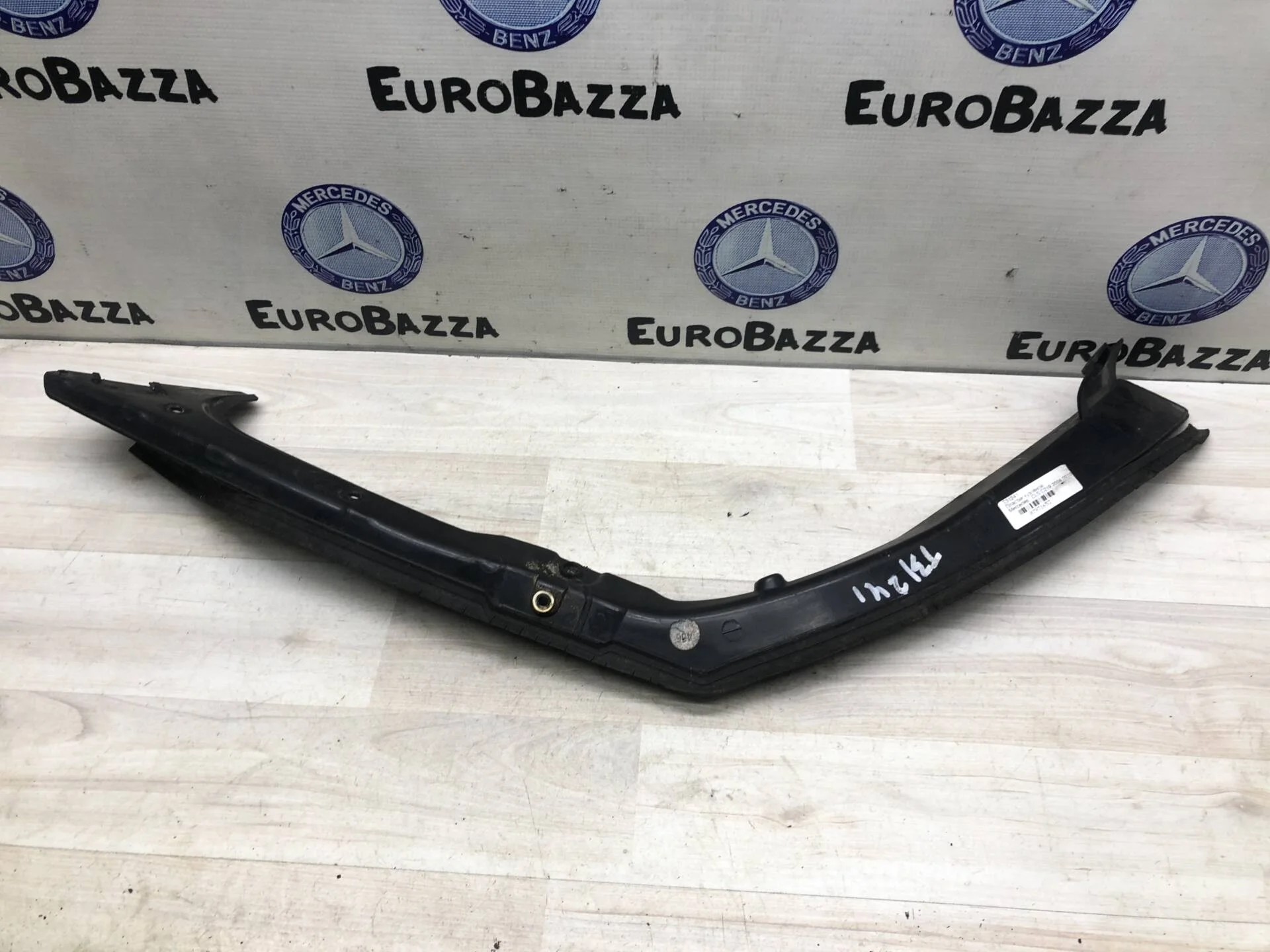 Правый водосток крышки багажника Mercedes W219
