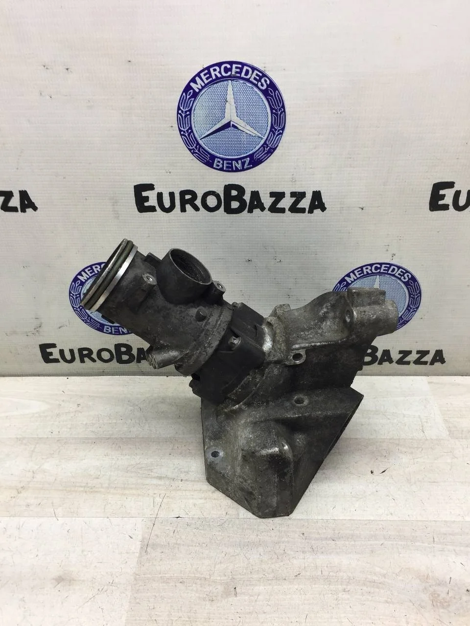 Кронштейн двигателя с патрубком Mercedes Om646