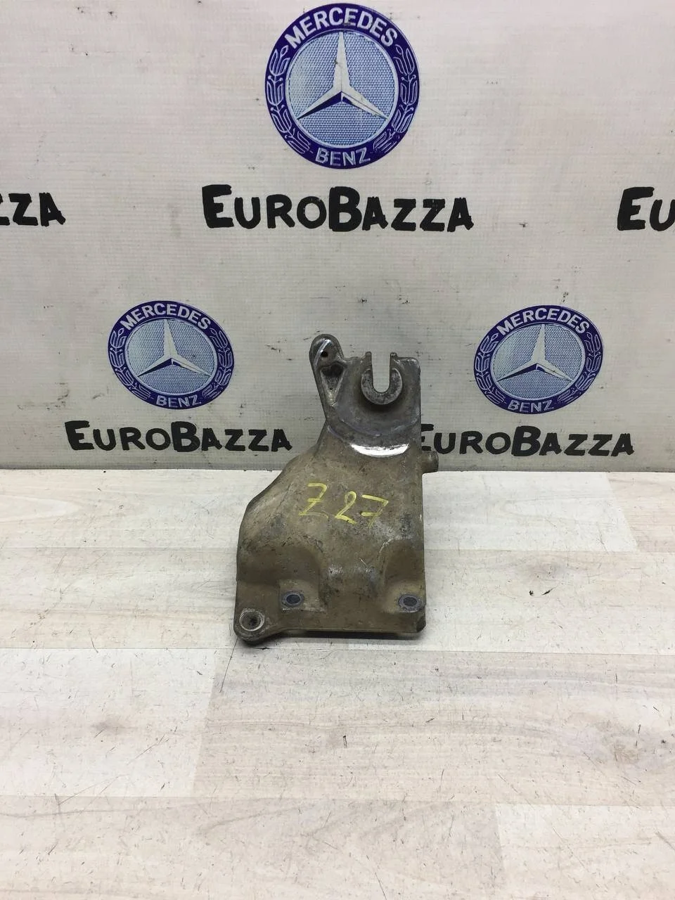 Кронштейн двигателя Mercedes М272